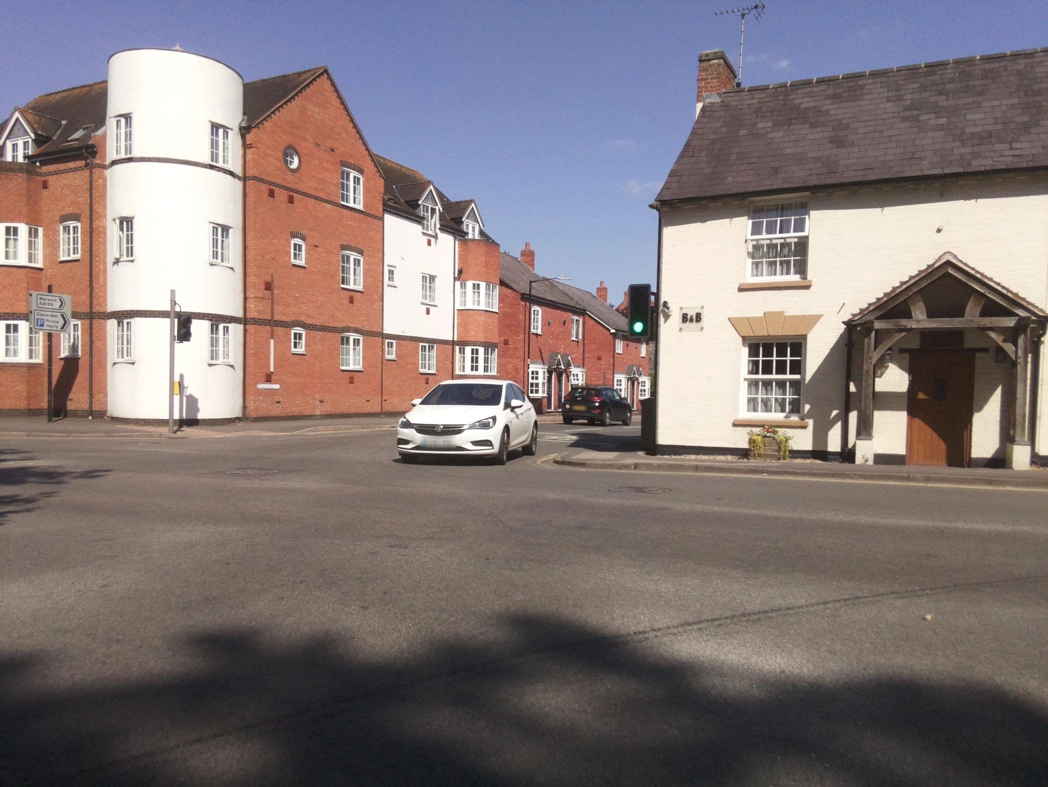 Street view near The Bridge House Henley, Henley in Arden — © southglos (CC BY-SA · Mapillary)