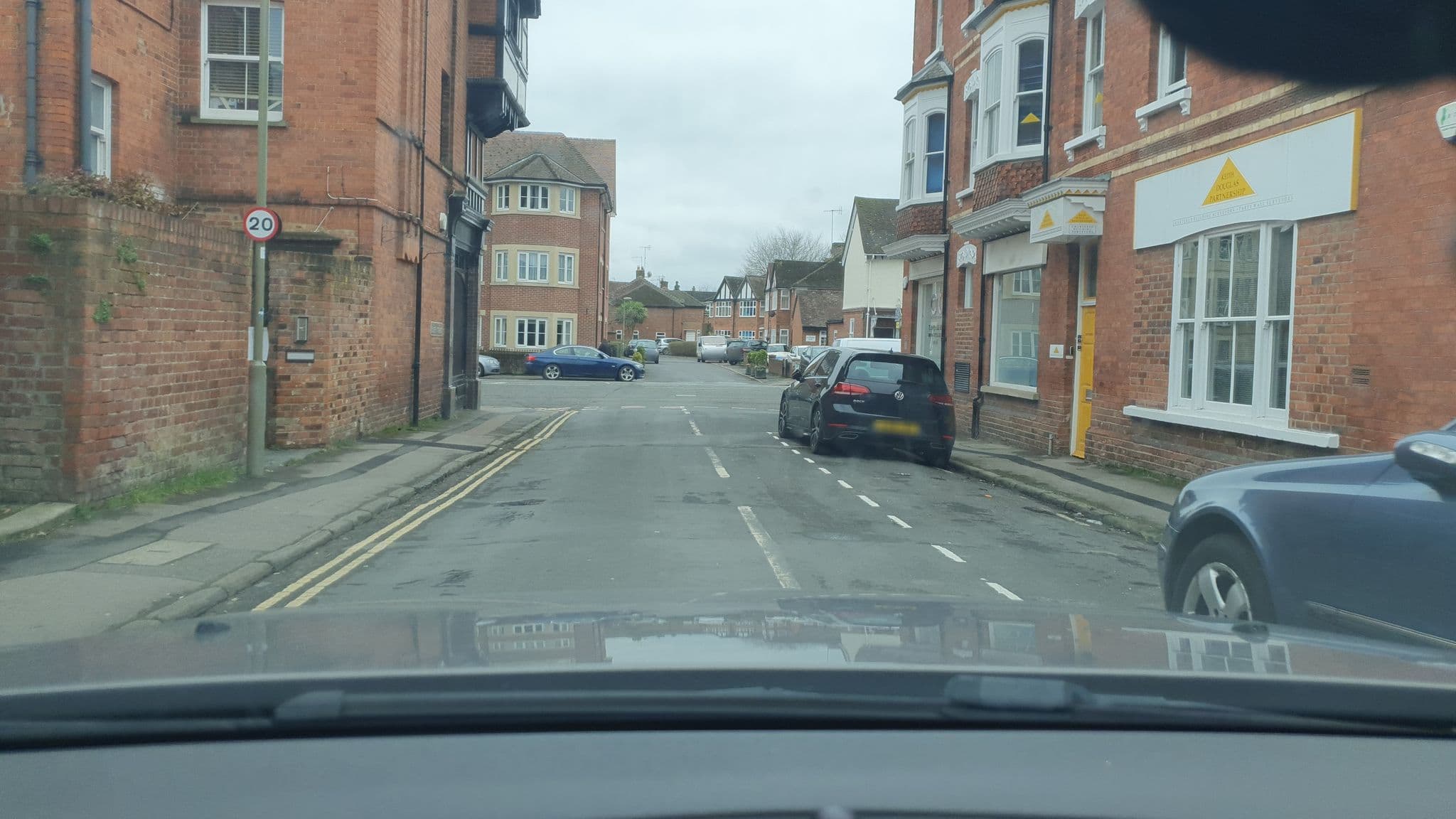 Street view near 19 Station Road, Henley-on-Thames — © themadcabbie (CC BY-SA · Mapillary)