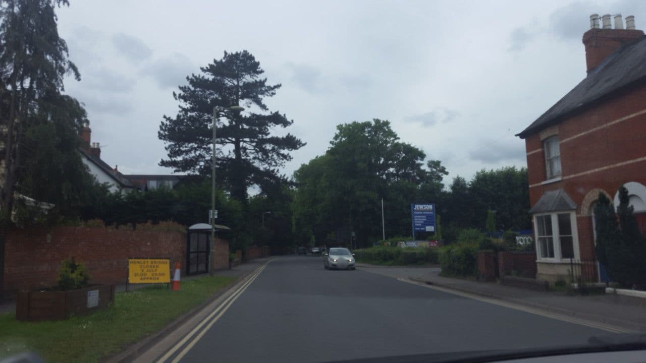 Street view near The White House, Henley-on-Thames — © domdomegg (CC BY-SA · Mapillary)