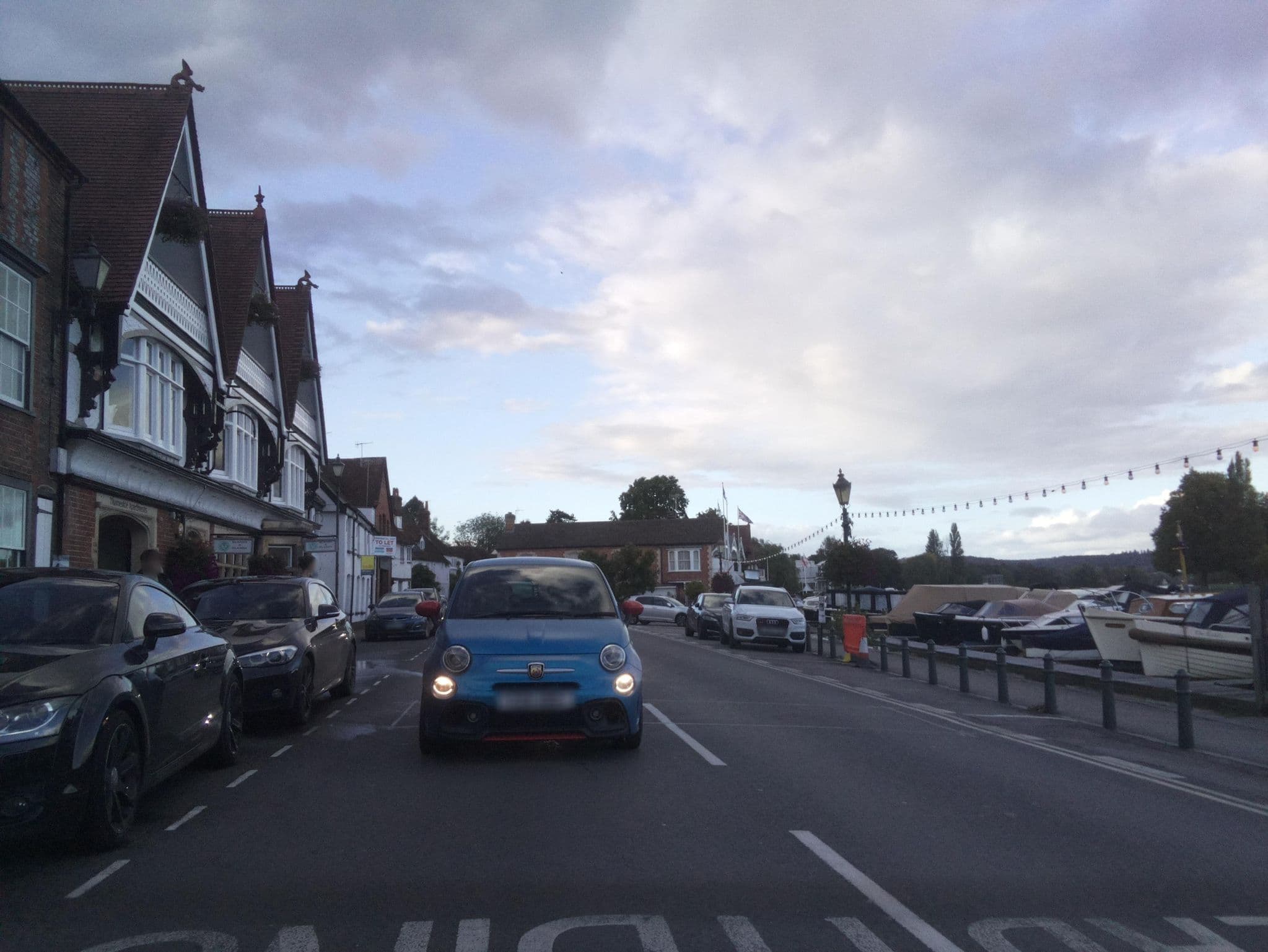 Street view near Little White Hart Hotel, Henley-on-Thames — © southglos (CC BY-SA · Mapillary)