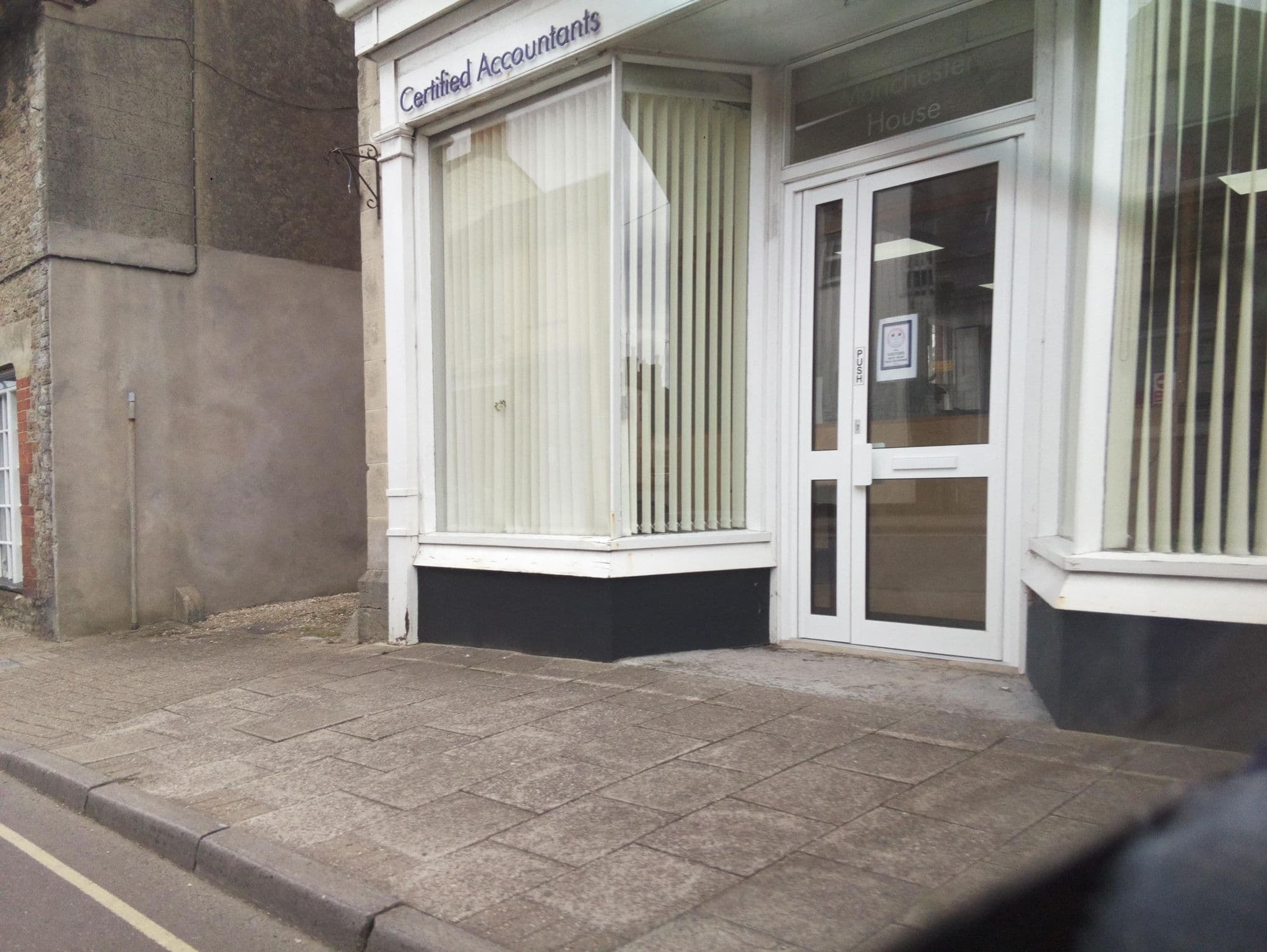 Street view near The Swan Hotel, Stalbridge — © southglos (CC BY-SA · Mapillary)