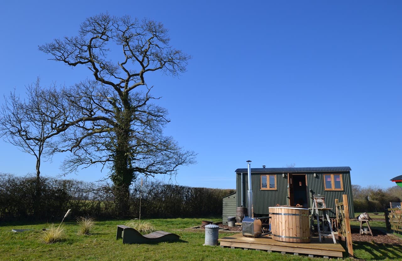 Twin Barn Shepherds Huts, Hethersett
