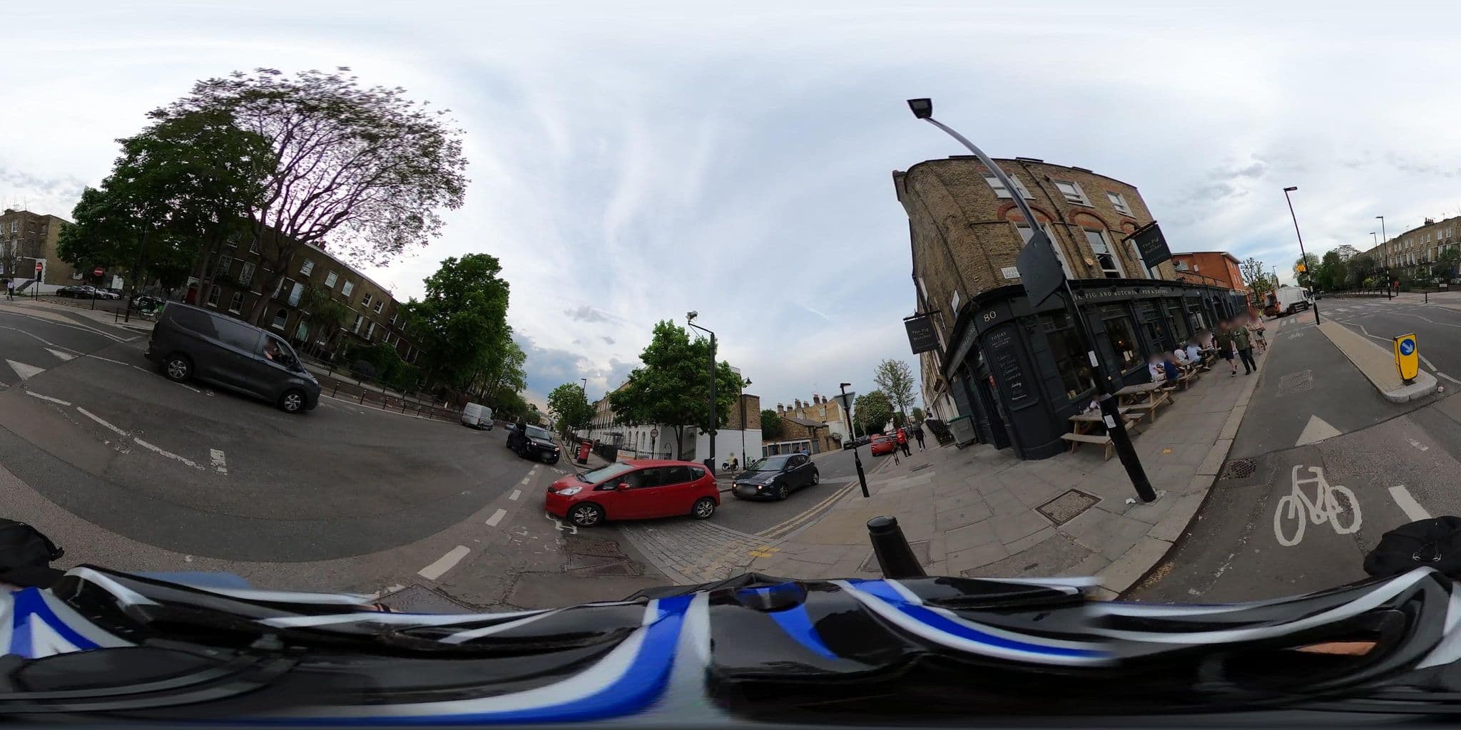 Street view near The International Hotel and Travel Directory, Islington — © asturksever (CC BY-SA · Mapillary)