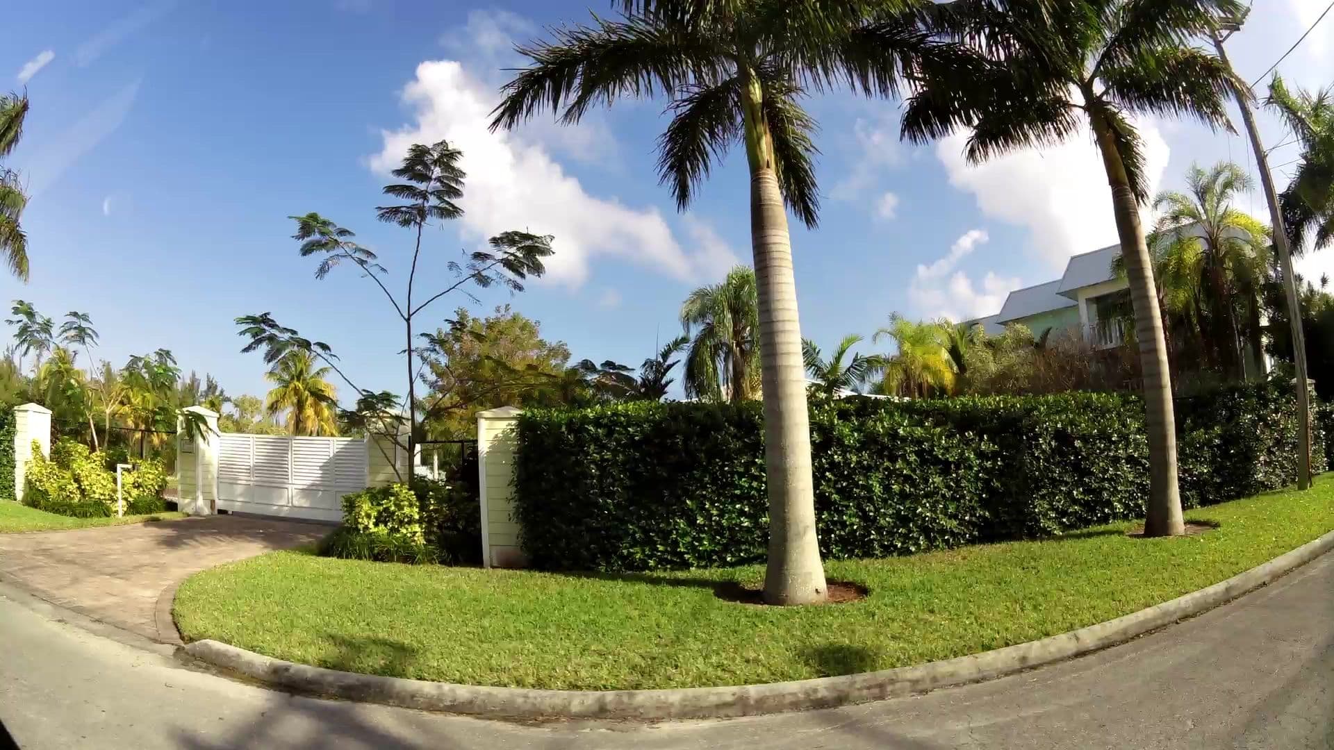 Street view near Dolphin Cove, Lucaya — © kaartcam (CC BY-SA · Mapillary)