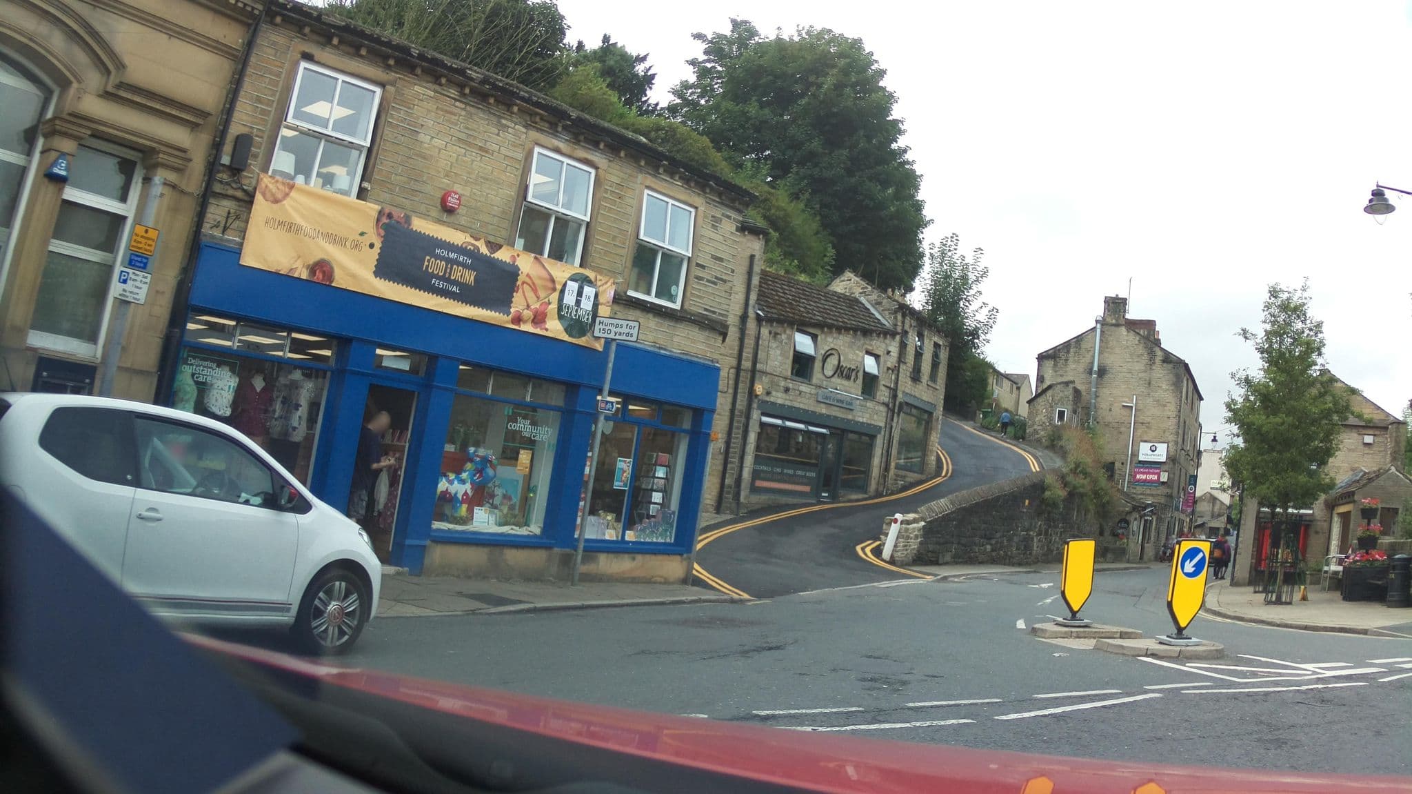 Street view near Higgin Bridge House, Holmfirth — © southglos (CC BY-SA · Mapillary)