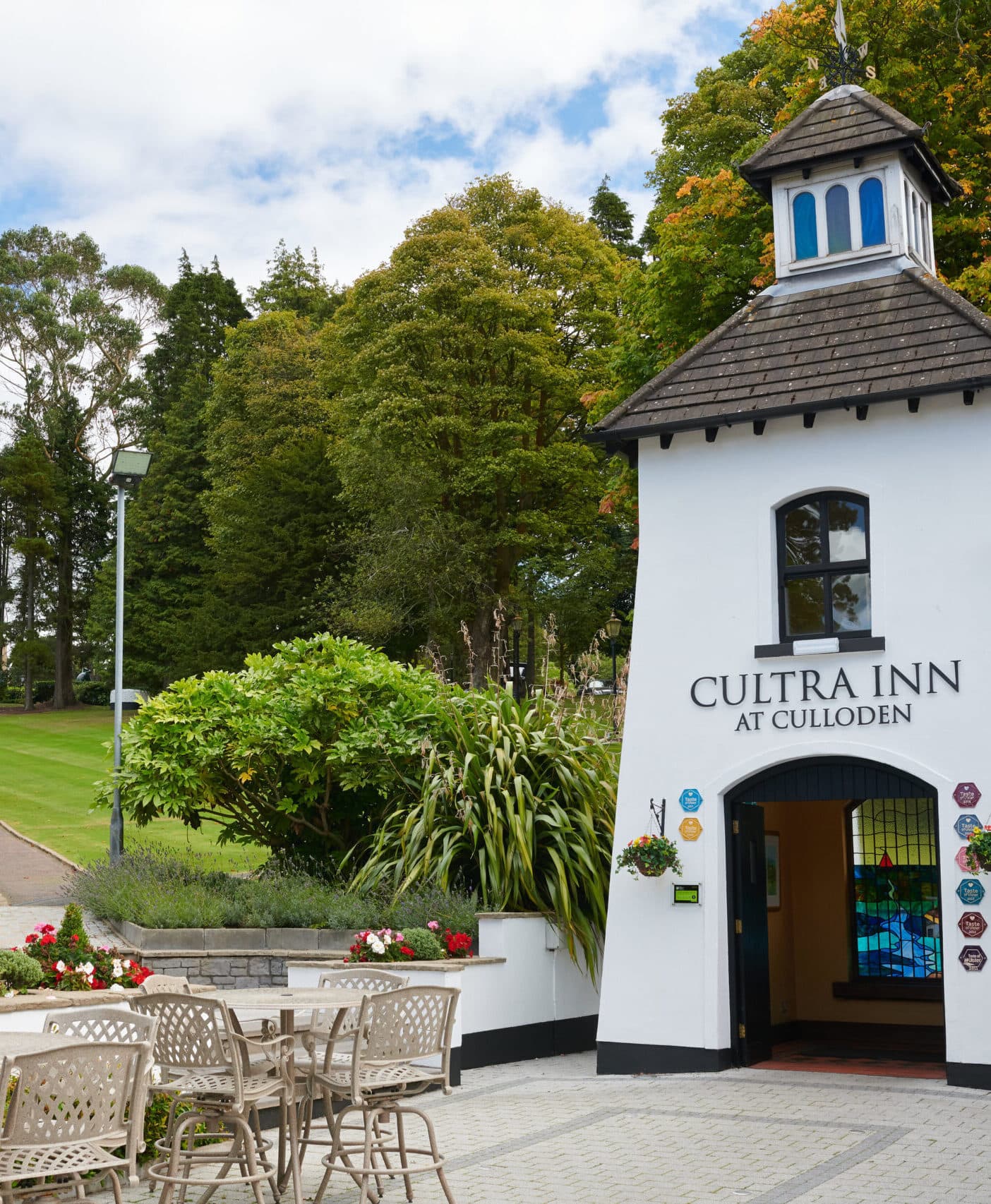 Cultra Inn, Holywood