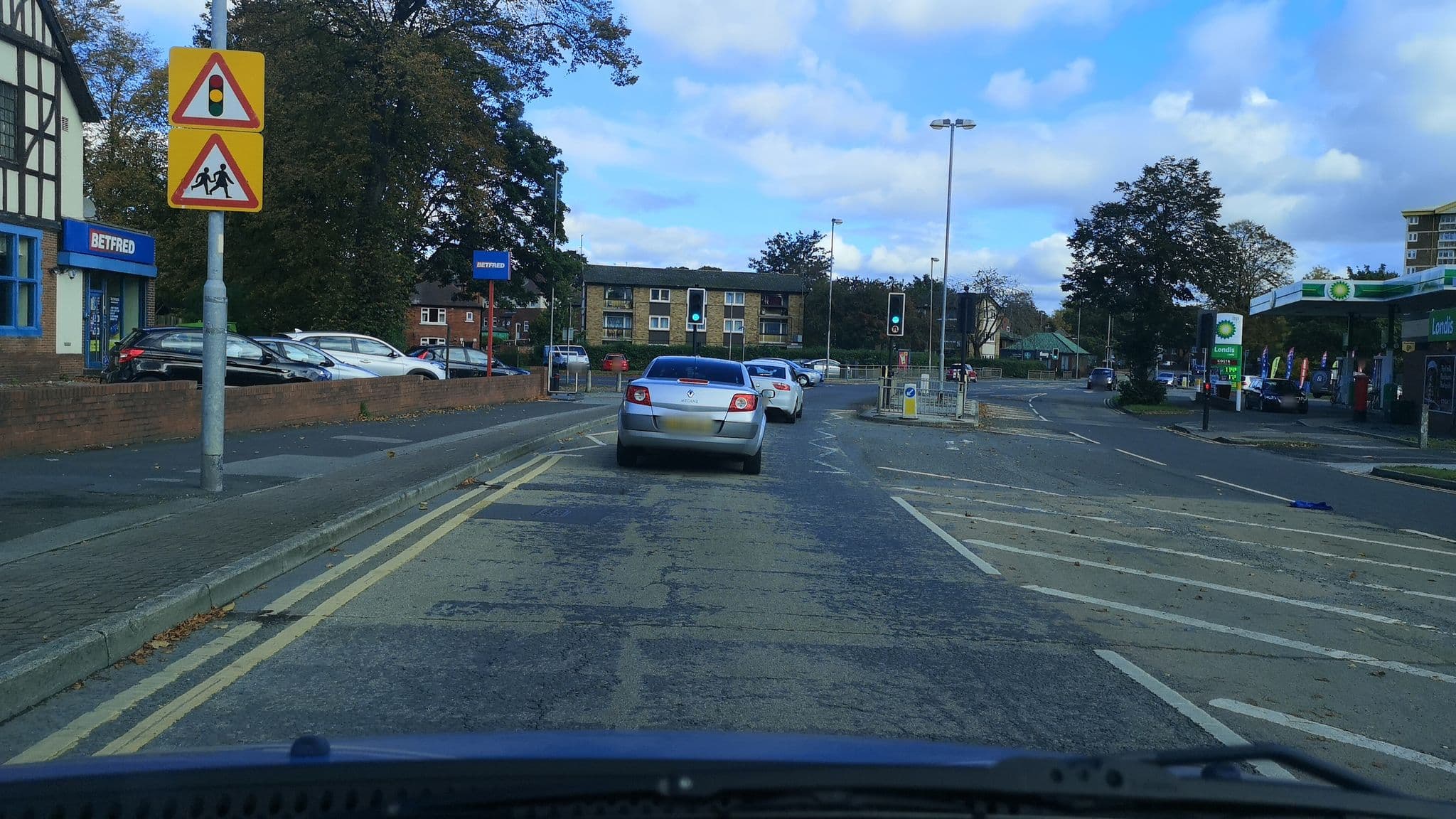 Street view near Whinney Moor Hotel, Wakefield — © cuttlebug (CC BY-SA · Mapillary)
