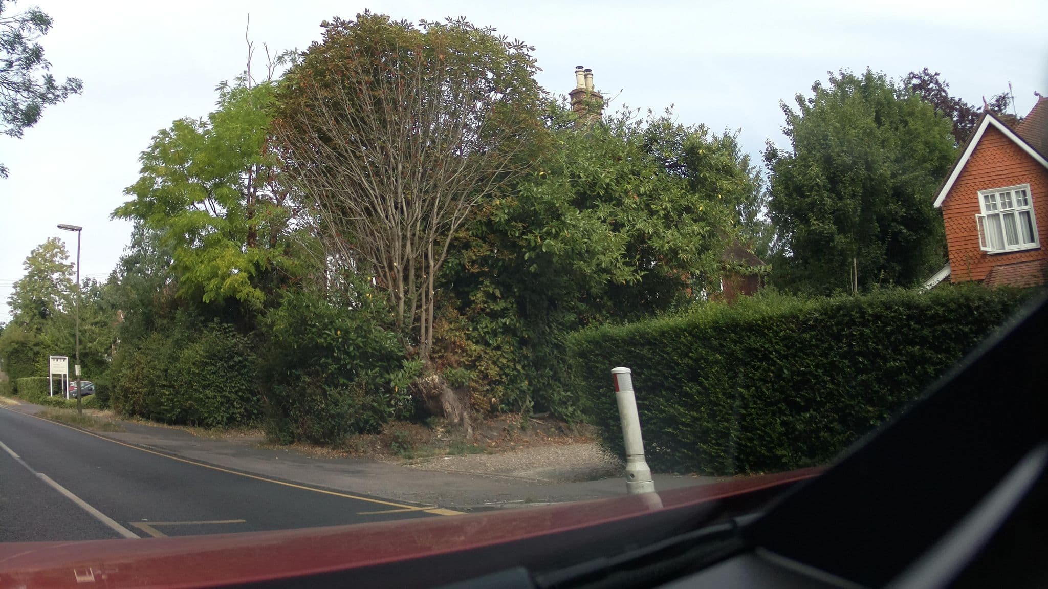 Street view near Gatwick Belmont Hotel, Horley — © southglos (CC BY-SA · Mapillary)