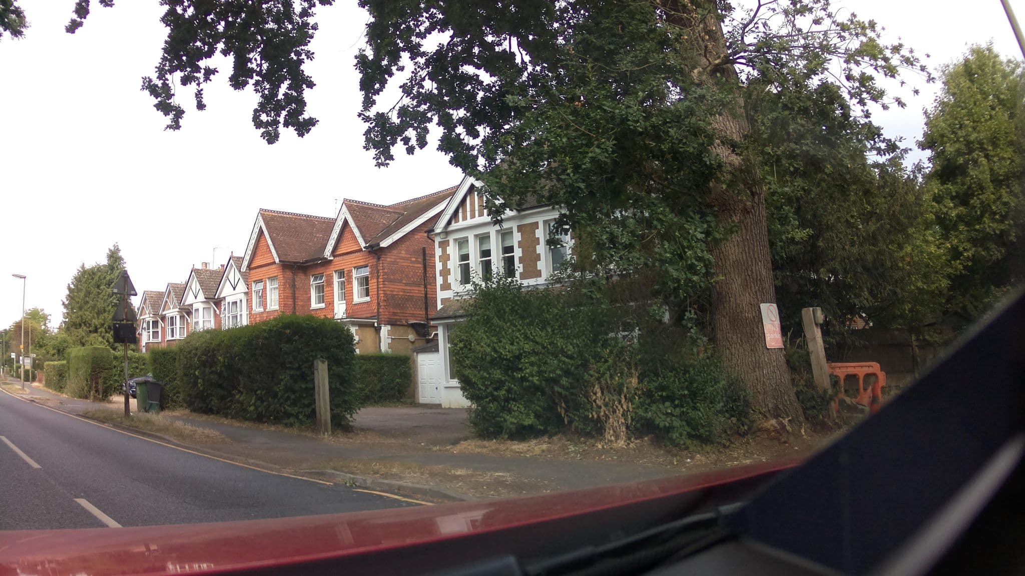 Street view near Gatwick Birchwood Lodge, Horley — © southglos (CC BY-SA · Mapillary)