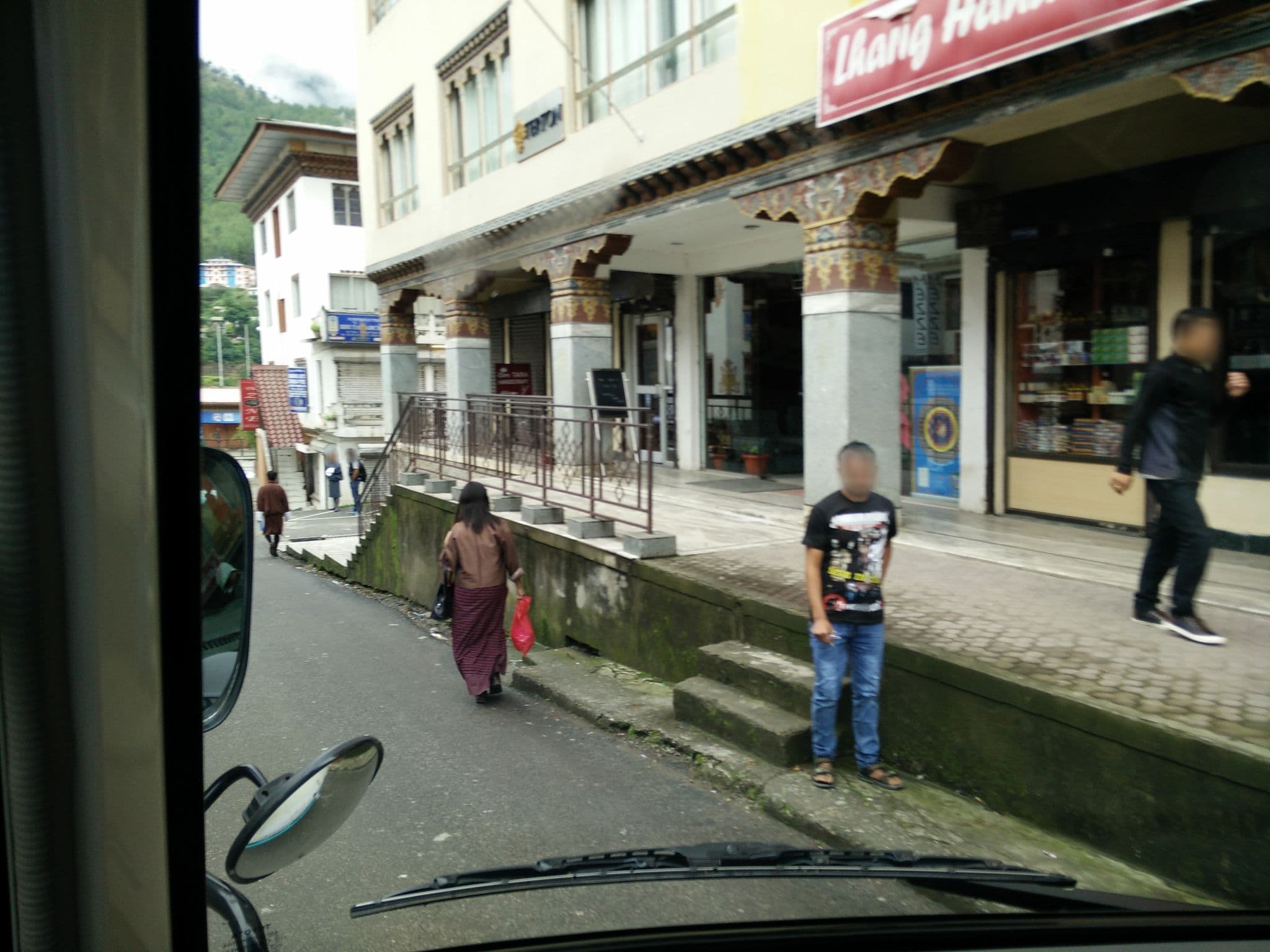 Street view near Tara INN, Thimphu