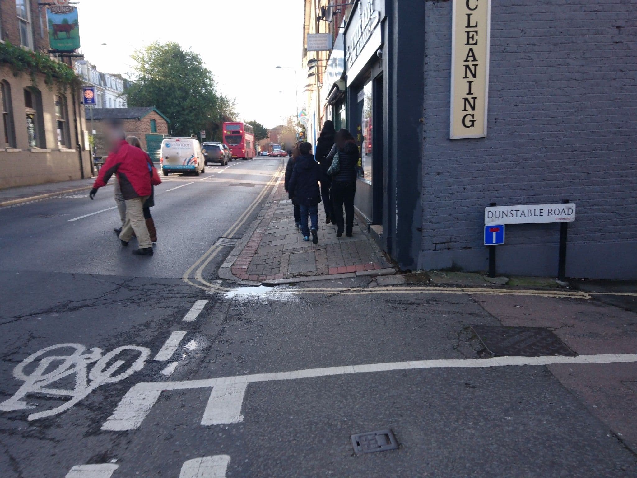 Street view near Red Cow, Richmond — © peterneubauer (CC BY-SA · Mapillary)