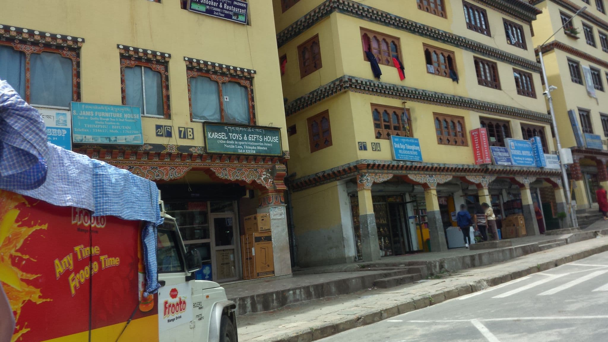 Street view near Hotel Yoesel, Thimphu