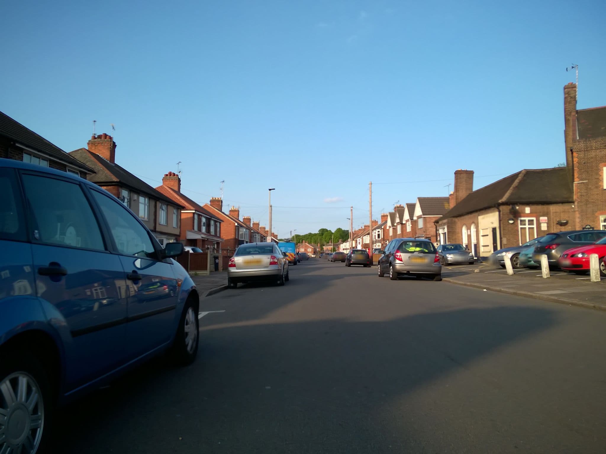 Street view near Crown Hills Hotel, Humberstone — © toby (CC BY-SA · Mapillary)