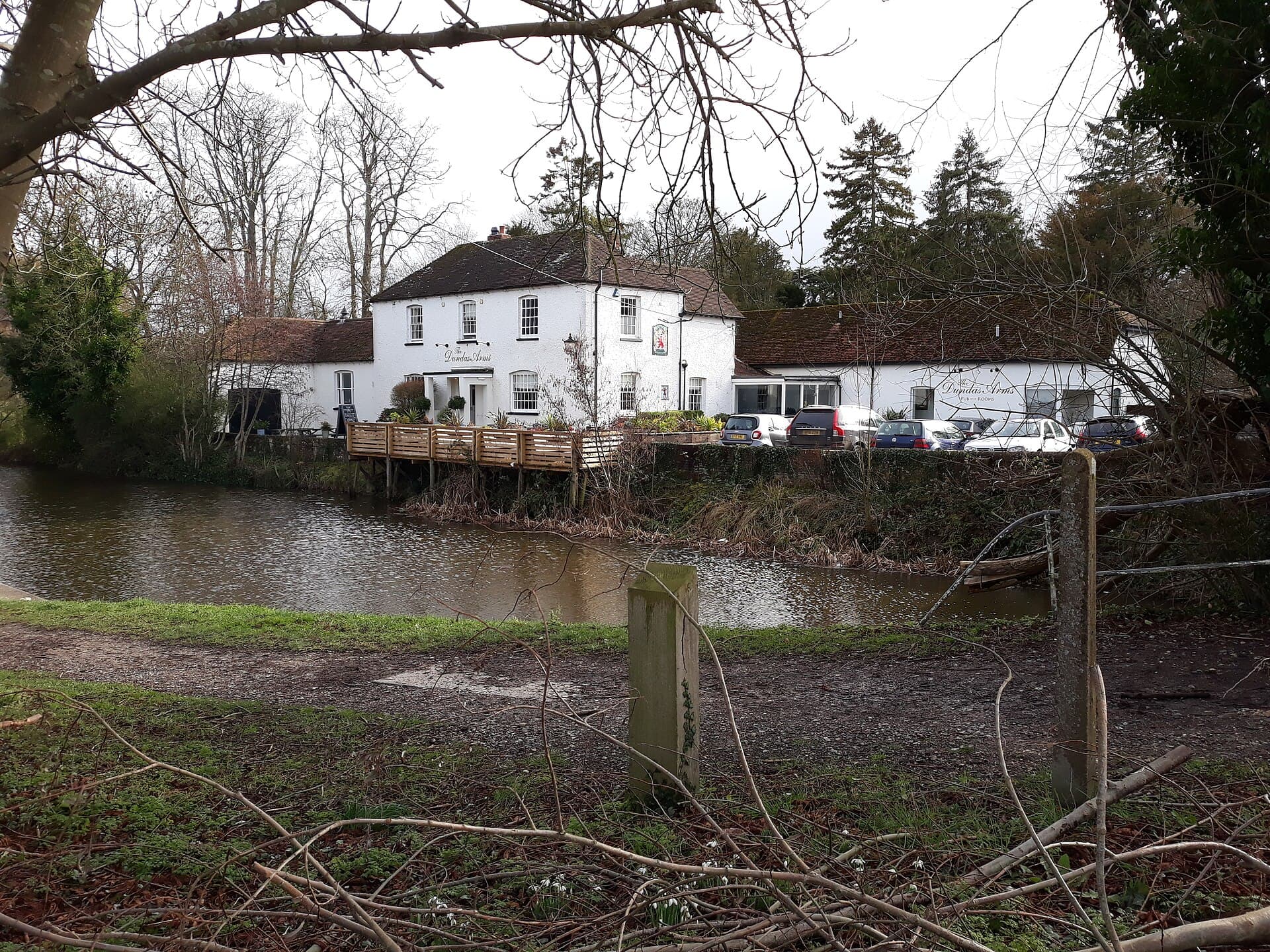 The Dundas Arms (via Wikimedia Commons, CC BY-SA 4.0)