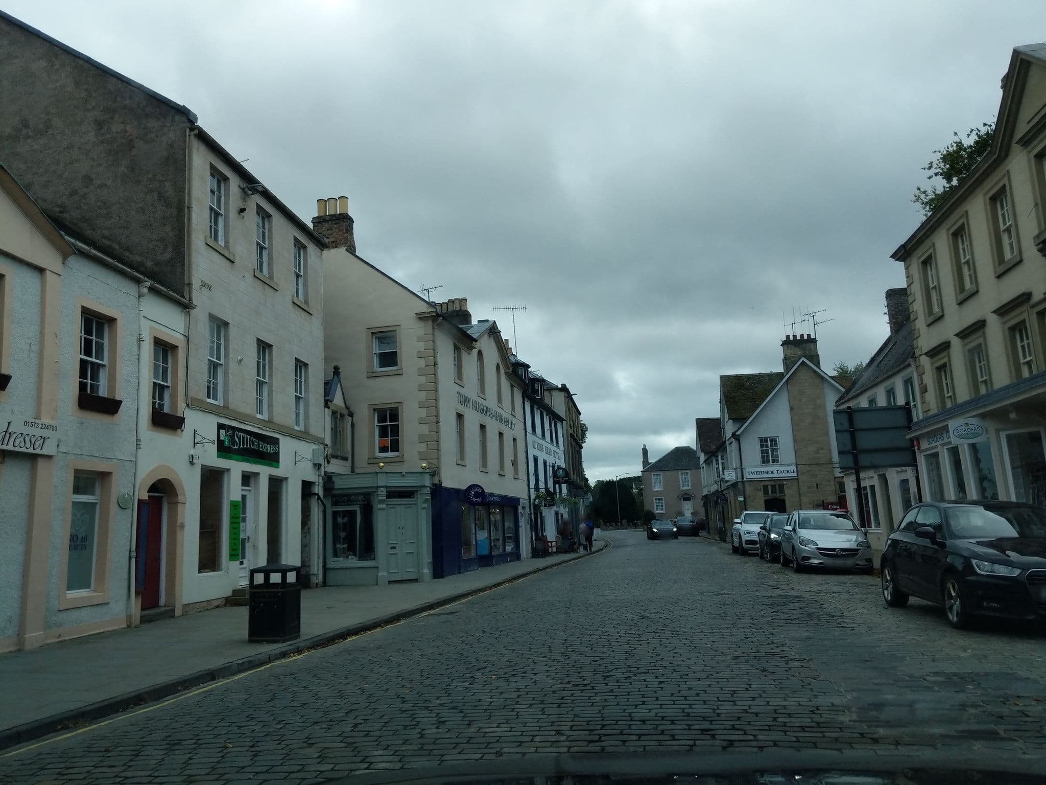 Street view near Queens Head Hotel, Kelso — © ccbb7766 (CC BY-SA · Mapillary)