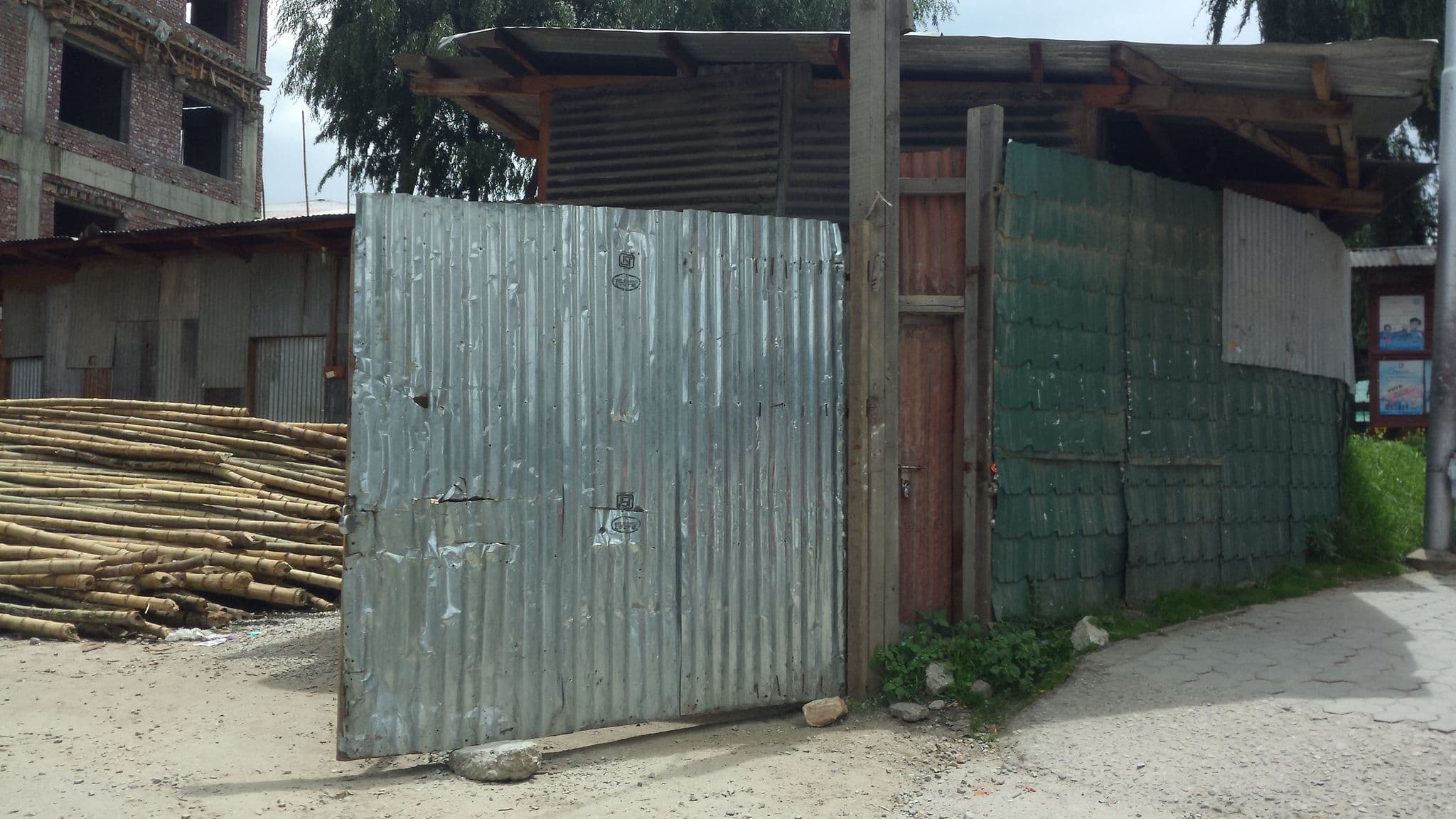 Street view near Yarkey, Thimphu