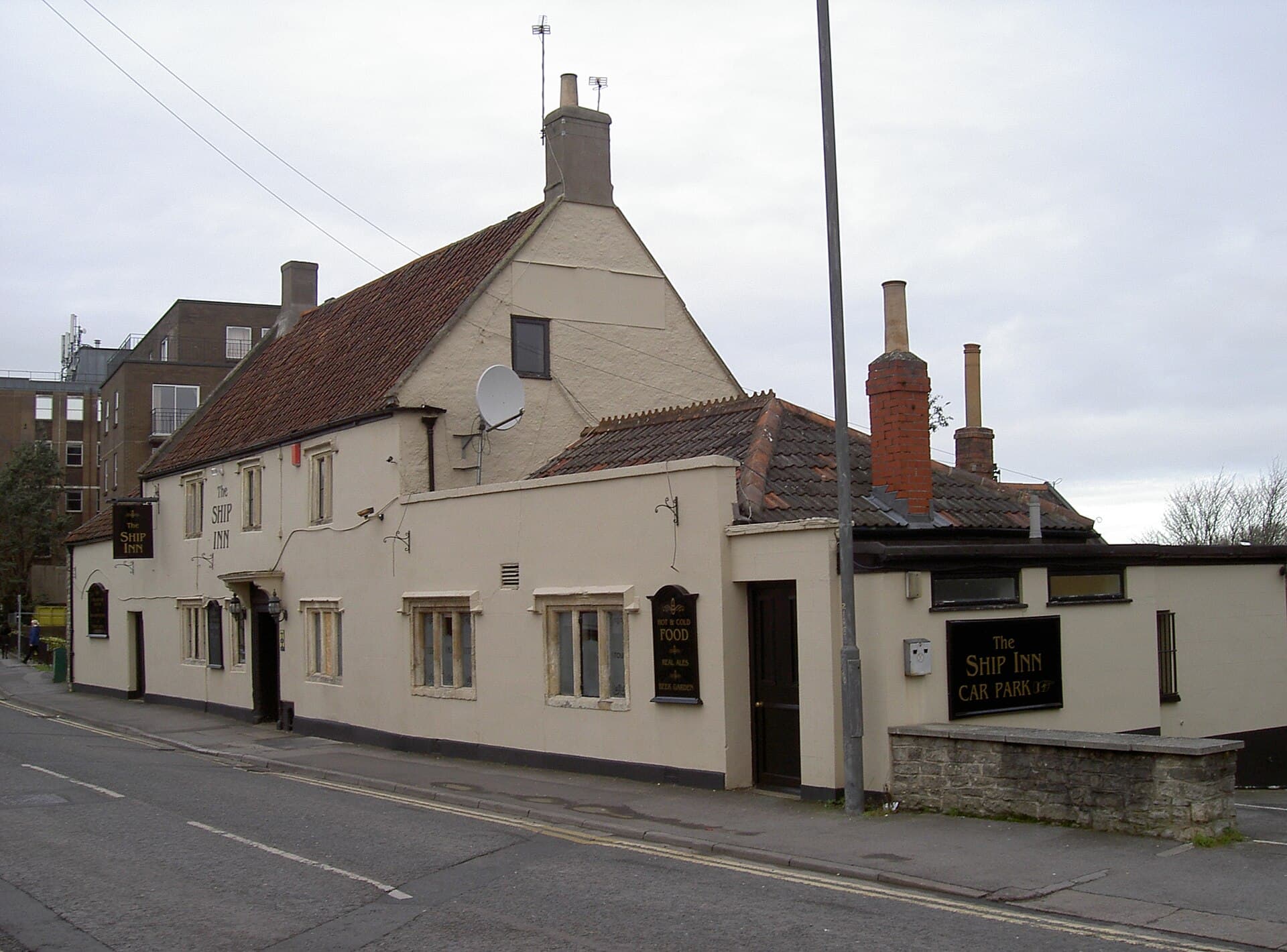 The Ship Inn (via Wikimedia Commons, CC BY-SA 2.0)