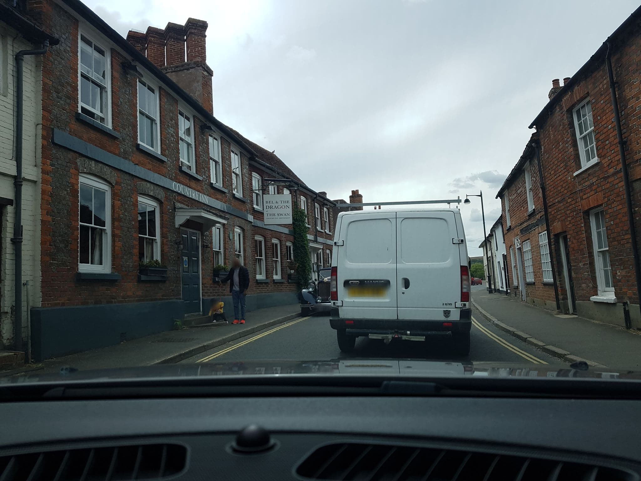 Street view near Bel & The Dragon - Kingsclere, Kingsclere — © themadcabbie (CC BY-SA · Mapillary)