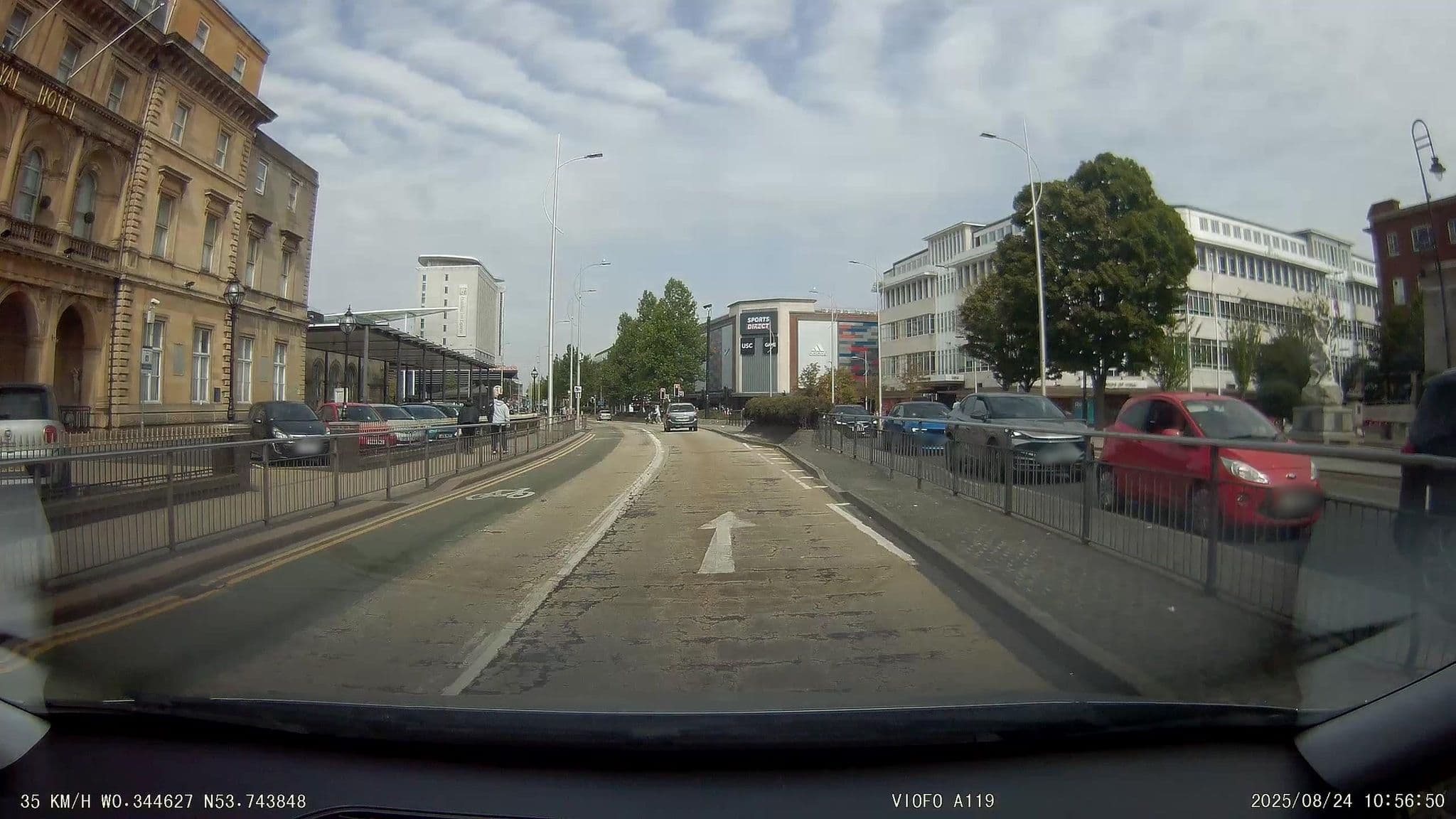 Street view near Royal Hotel Hull, Kingston upon Hull — © aidan573 (CC BY-SA · Mapillary)