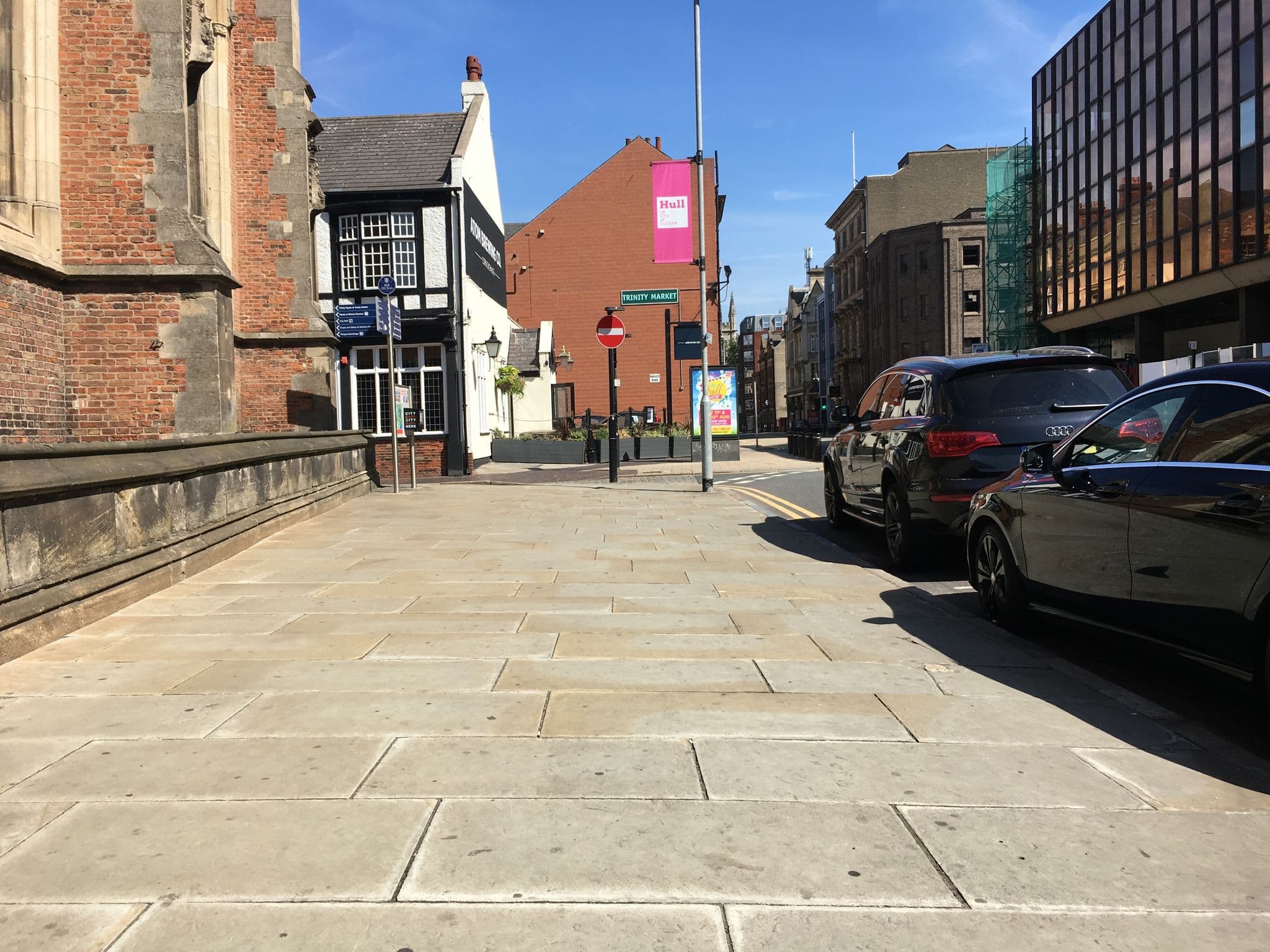 Street view near Heart of Hull Vibrant Free Parking - Central Long Stays - One-Bedroom Apartment, Kingston upon Hull — © gness (CC BY-SA · Mapillary)