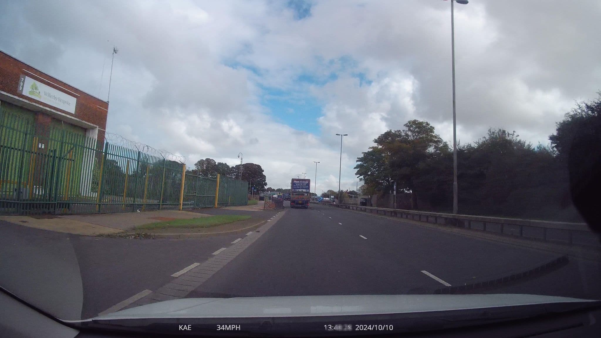 Street view near Willerby Bespoke Park Homes & Lodges, Kingston upon Hull — © lamaar639 (CC BY-SA · Mapillary)