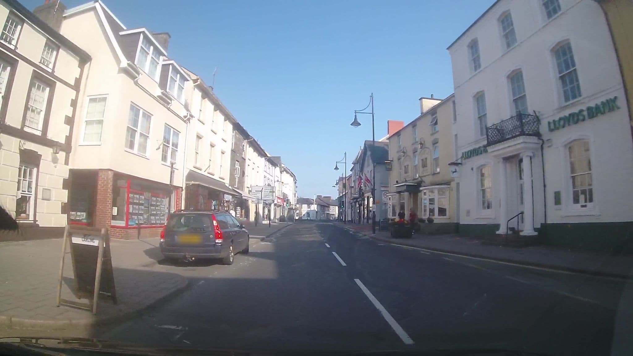 Street view near The Royal Oak Hotel, Lampeter — © trigpoint (CC BY-SA · Mapillary)