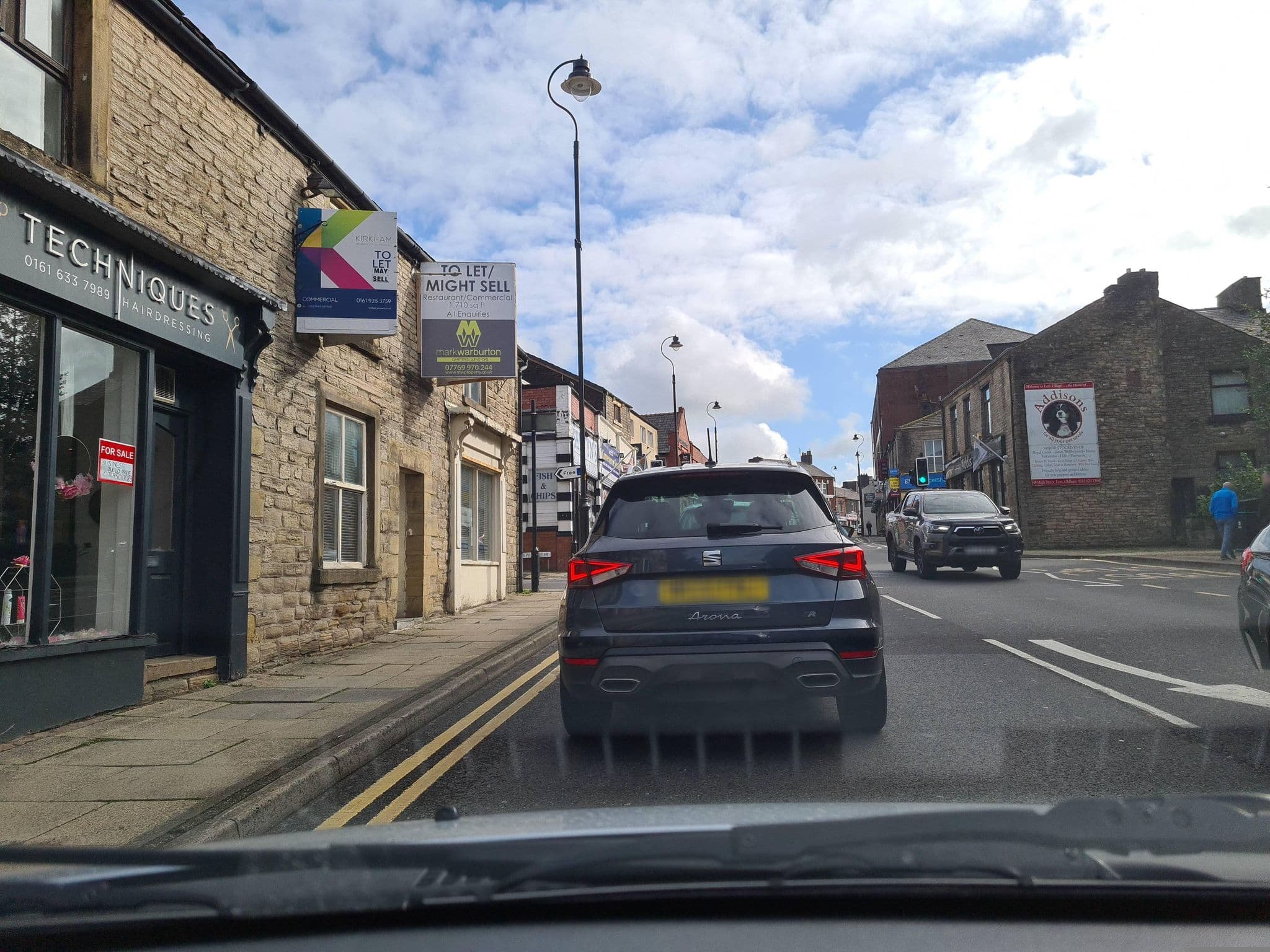 Street view near The Angel Inn, Lees — © mappo2 (CC BY-SA · Mapillary)