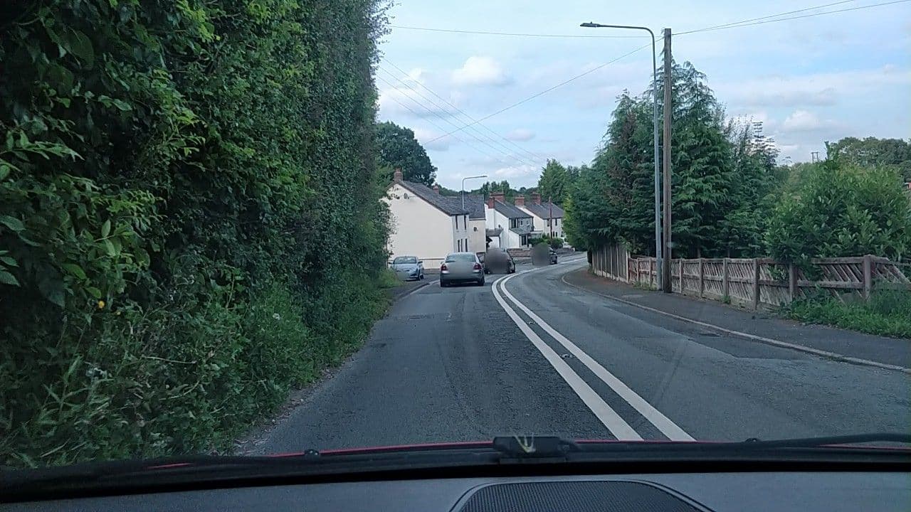 Street view near Coed Talon Hotel, Leeswood — © davidsong (CC BY-SA · Mapillary)