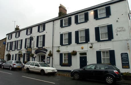 The Schooner Hotel (via Wikimedia Commons, CC BY-SA 4.0)