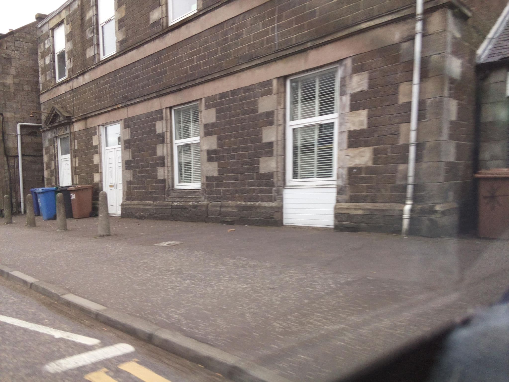 Street view near Station Hotel, Leslie — © southglos (CC BY-SA · Mapillary)