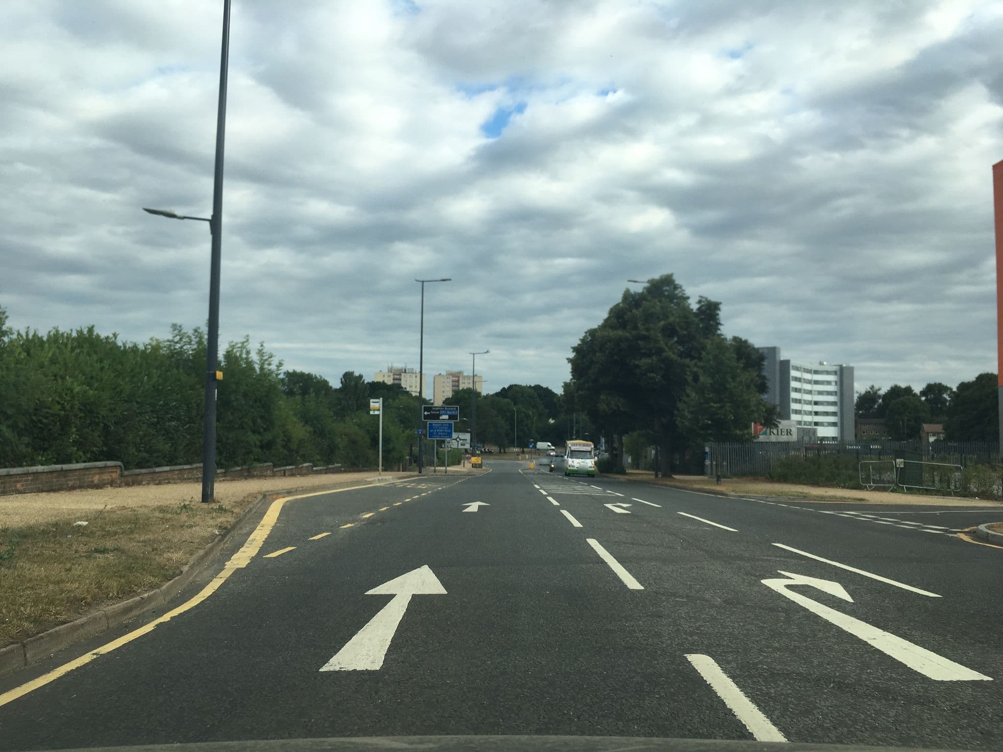 Street view near Gateway Hotel, Hemel Hempstead — © sds (CC BY-SA · Mapillary)