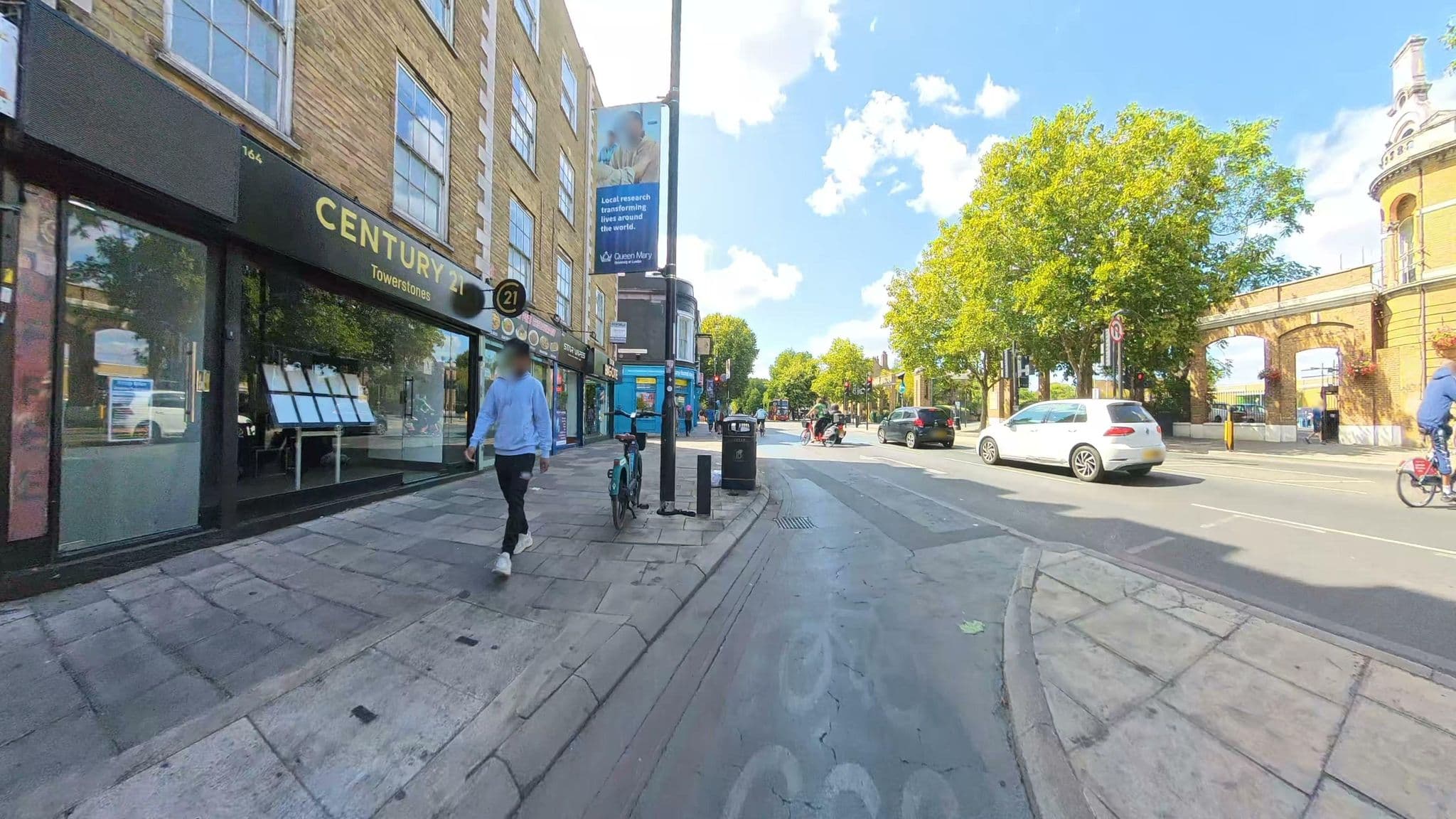 Street view near The Lion Head, Stepney — © athuler (CC BY-SA · Mapillary)