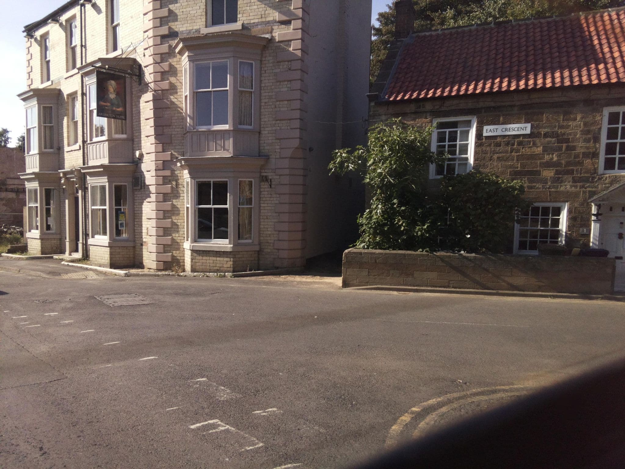 Street view near Arlington Hotel, Loftus — © southglos (CC BY-SA · Mapillary)