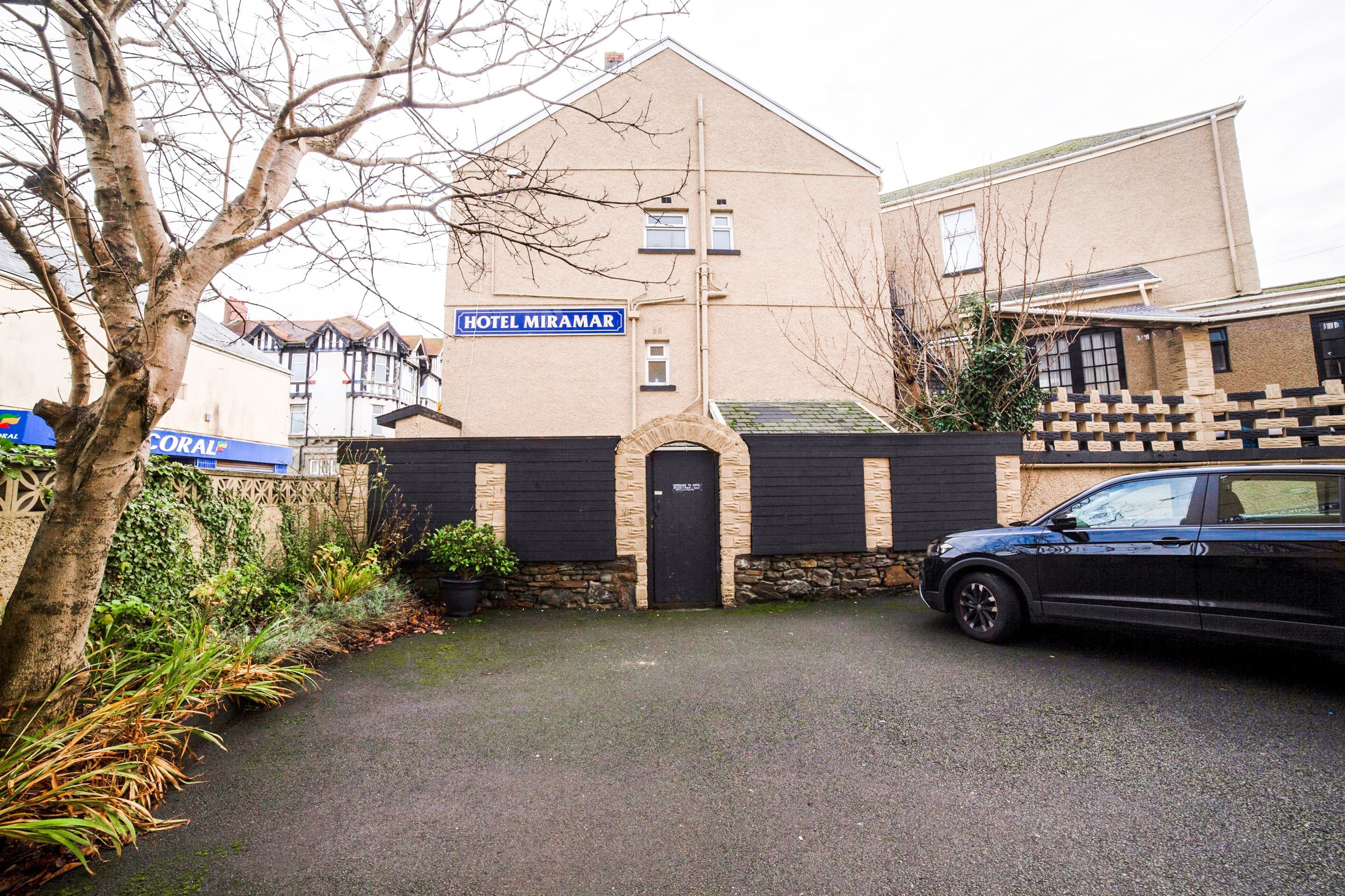 OYO Station Road Inn, Llanelli