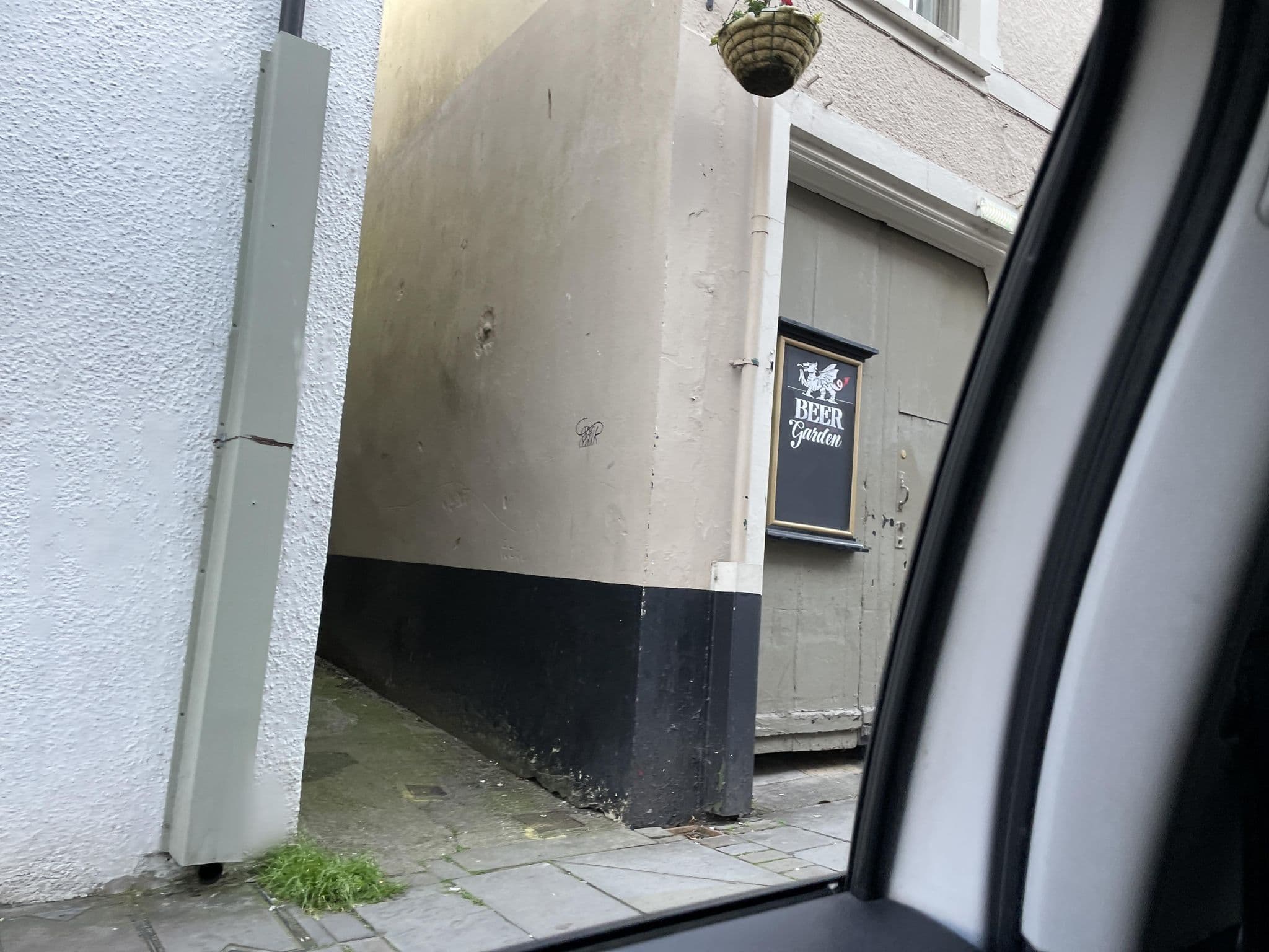 Street view near Albion Inn, Menai Bridge — © debigc (CC BY-SA · Mapillary)