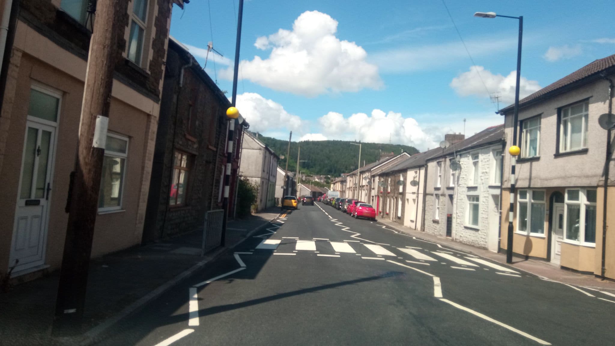 Street view near Miskin Hotel, Tonypandy — © victuallers (CC BY-SA · Mapillary)