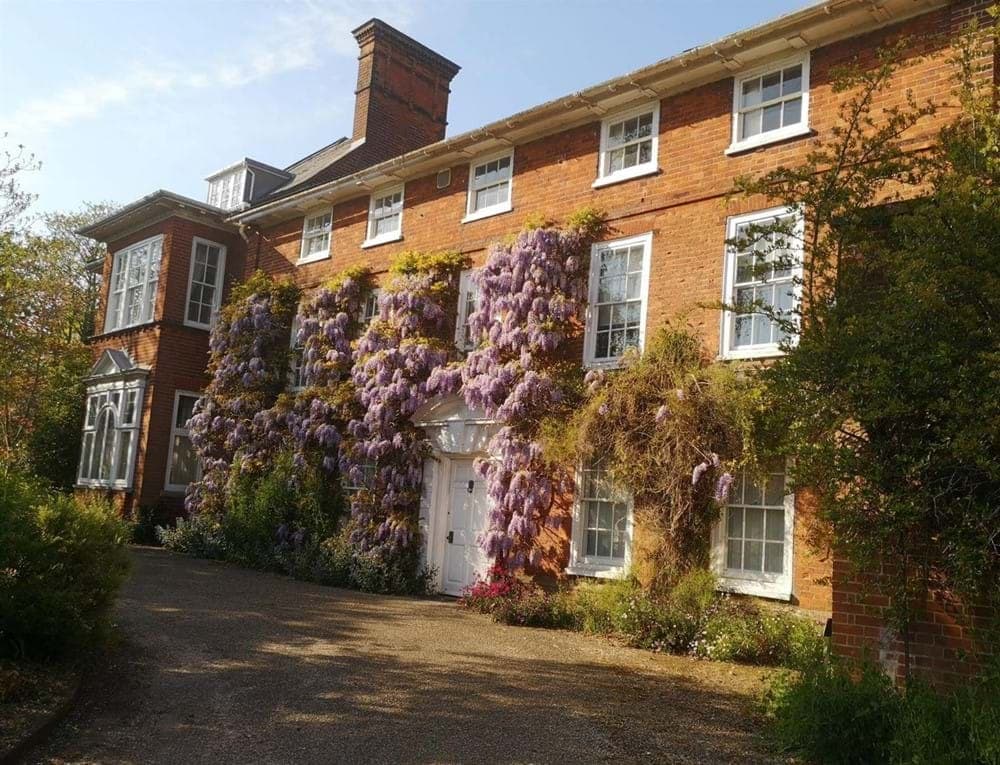 Farthing Green Holiday Apartments, Loddon