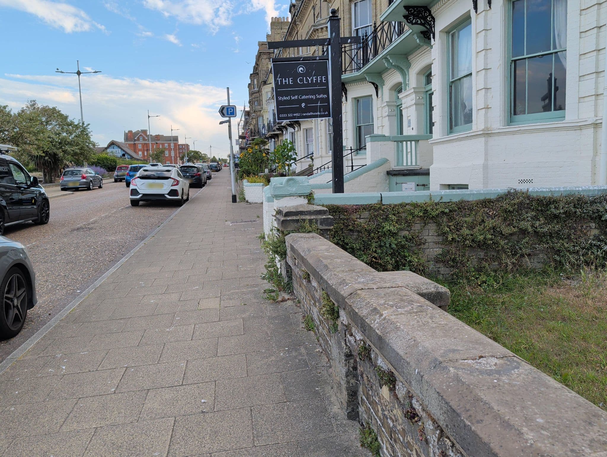Street view near The Clyffe Hotel, Lowestoft — © chris (CC BY-SA · Mapillary)