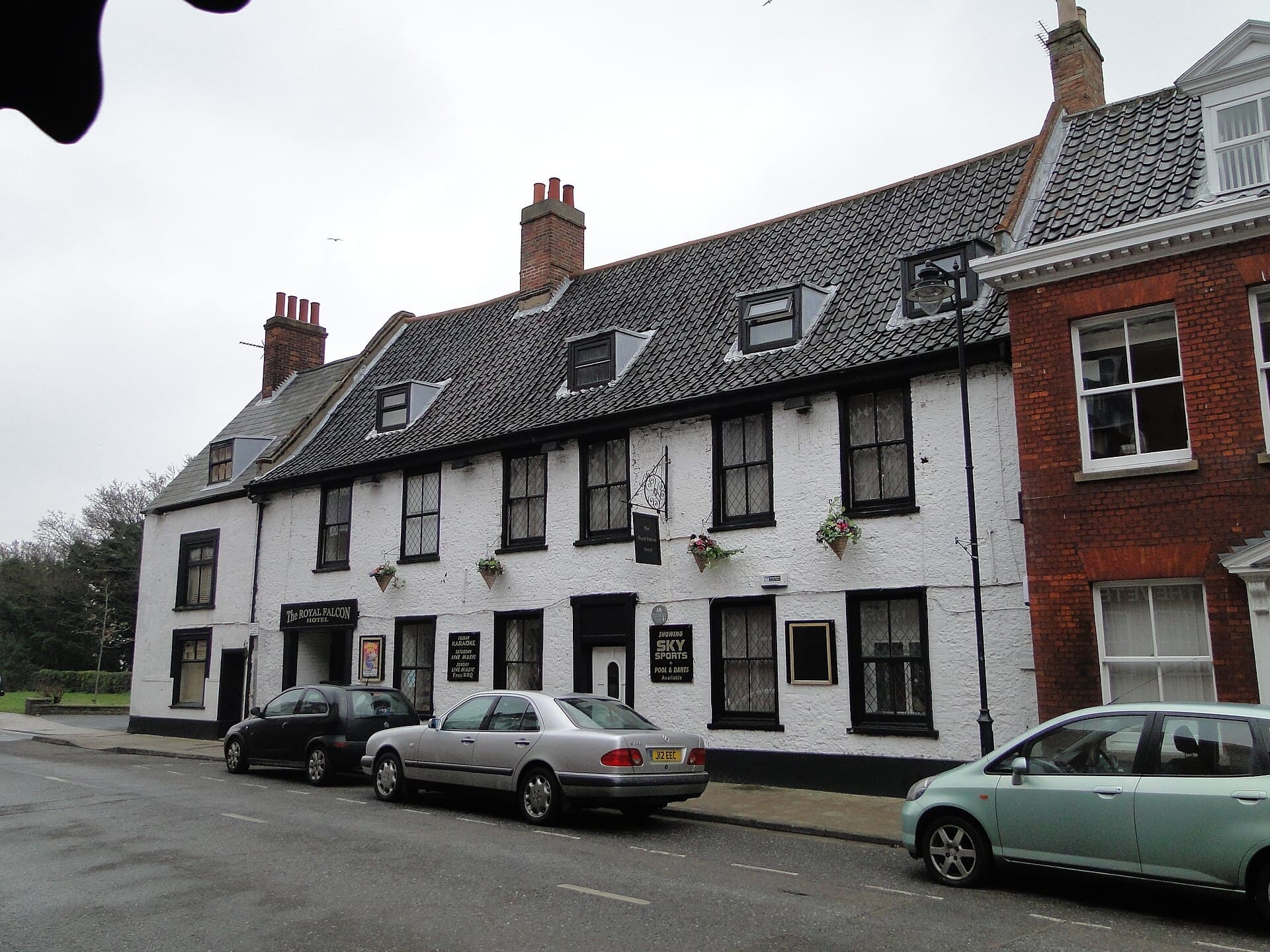 The Royal Falcon Hotel (via Wikimedia Commons, CC BY-SA 2.0)
