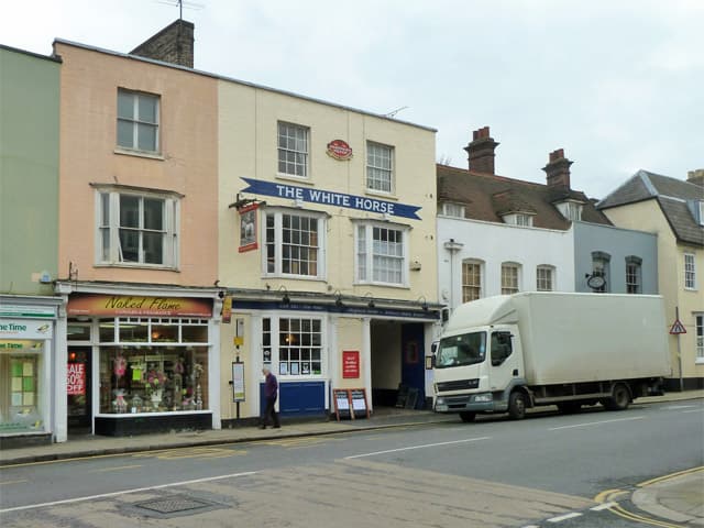 The White Horse Inn (via Wikimedia Commons, CC BY-SA 2.0)