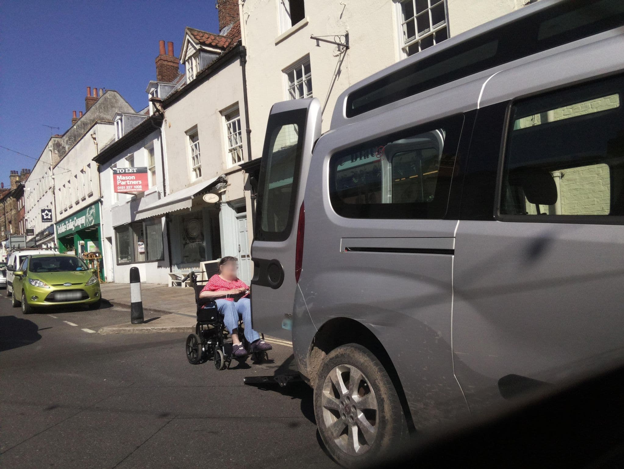 Street view near Crown Hotel, Malton — © southglos (CC BY-SA · Mapillary)