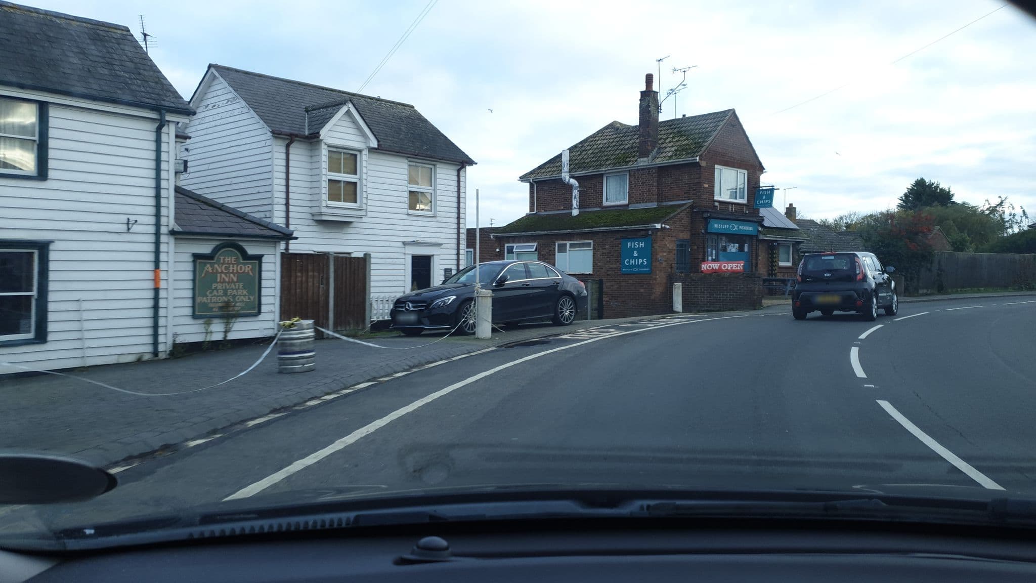 Street view near The Anchor Inn, Mistley — © edloach (CC BY-SA · Mapillary)