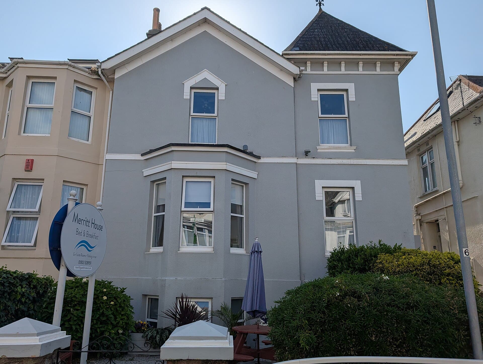 Merritt guest House B&B (via Wikimedia Commons, CC BY-SA 3.0)