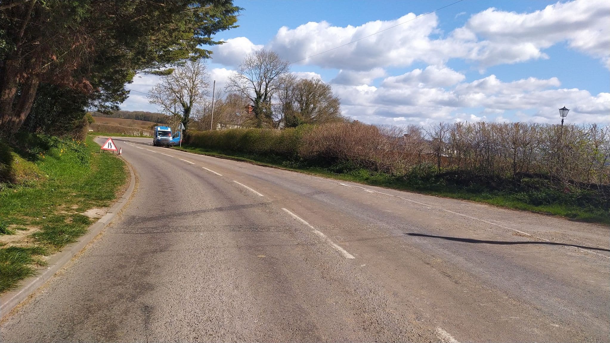 Street view near New Inn Farmhouse, Marnhull — © noid (CC BY-SA · Mapillary)