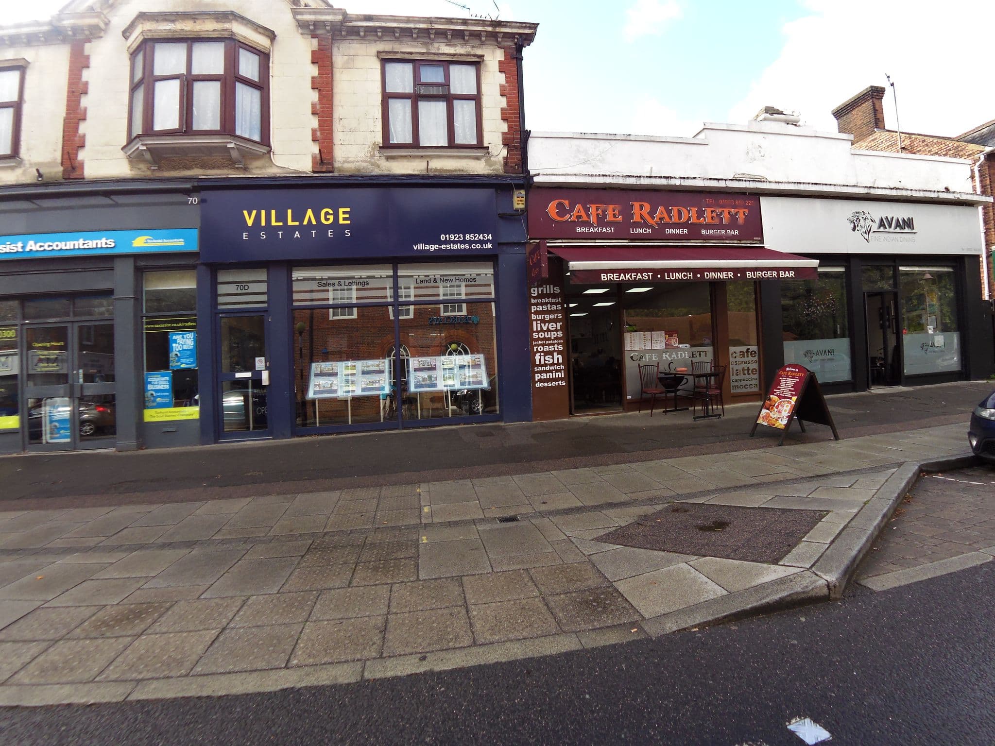 Street view near Red Lion Hotel, Radlett — © smsm1 (CC BY-SA · Mapillary)