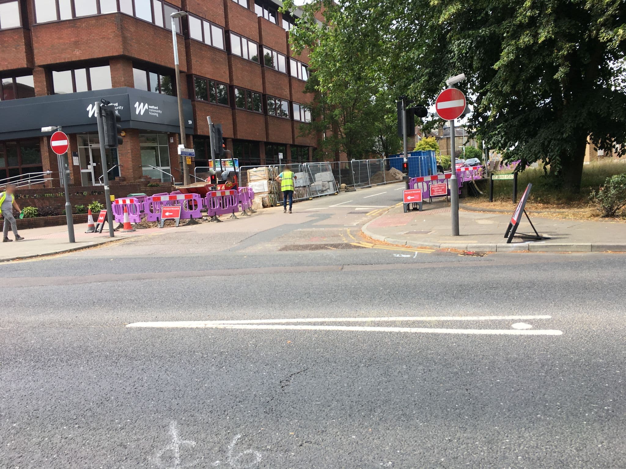 Street view near Watford - House - Sleeps 6 - Parking - Garden, Watford — © 4004 (CC BY-SA · Mapillary)