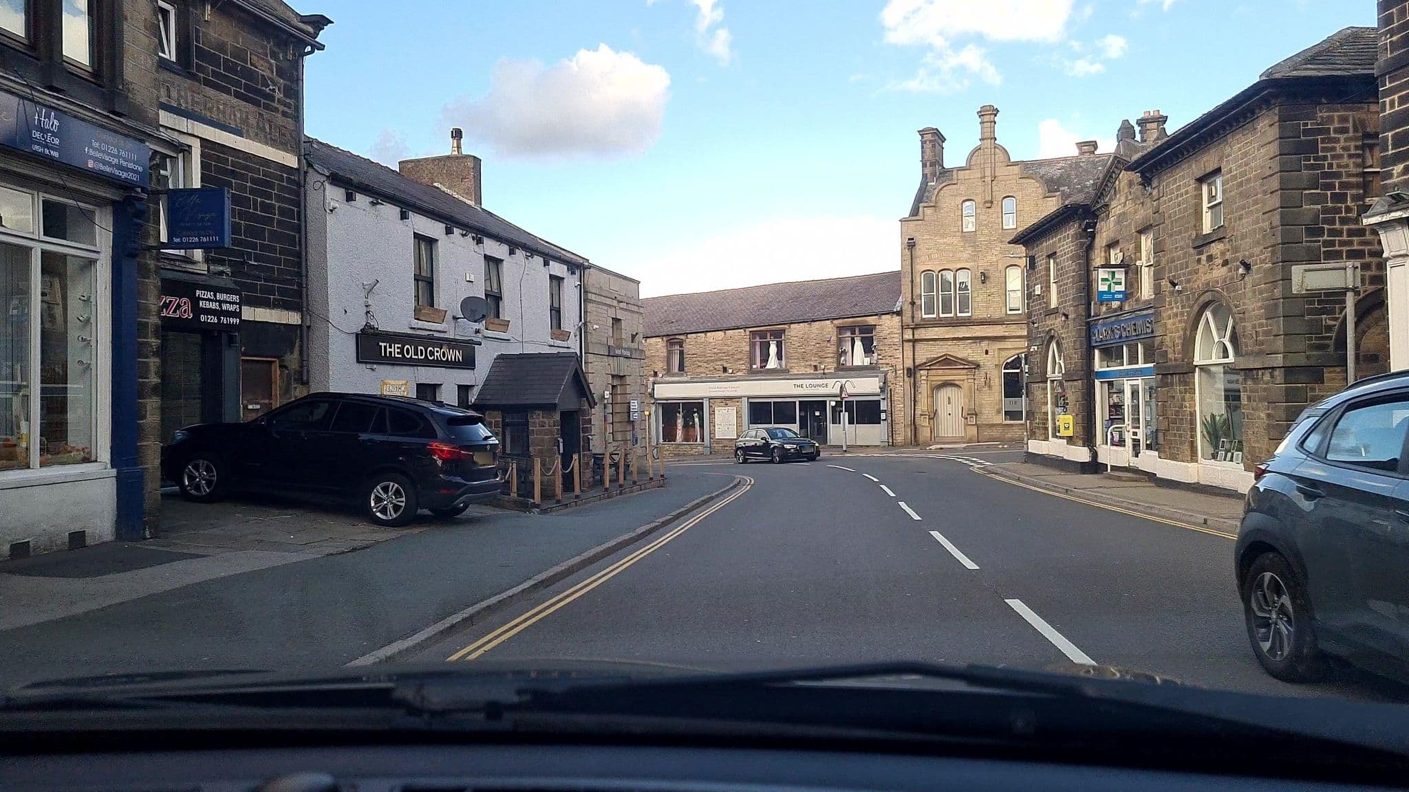 Street view near The Old Crown Inn, Penistone — © mappo2 (CC BY-SA · Mapillary)