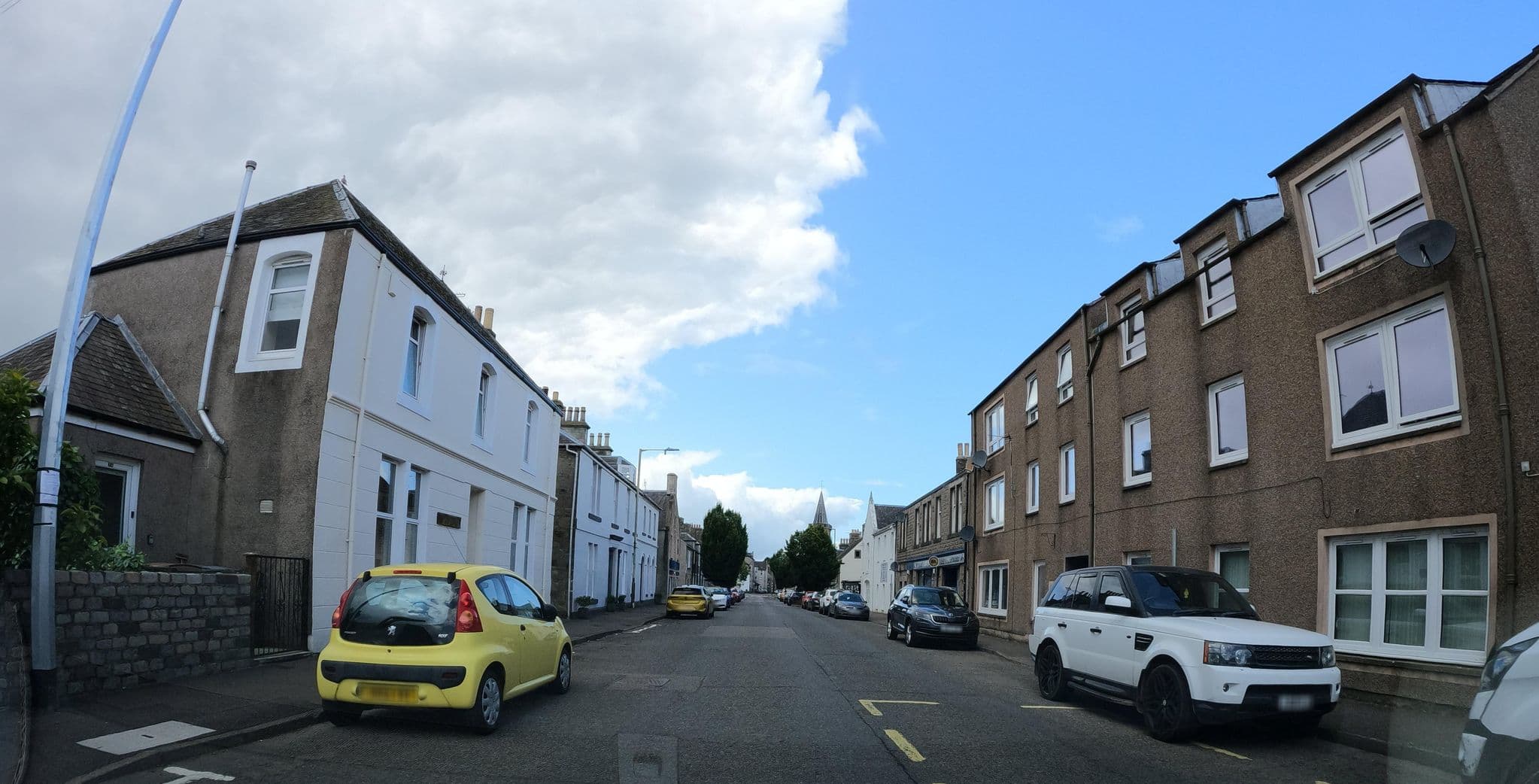 Street view near Jolly Beggars Hotel, Milnathort — © hobgoblin (CC BY-SA · Mapillary)