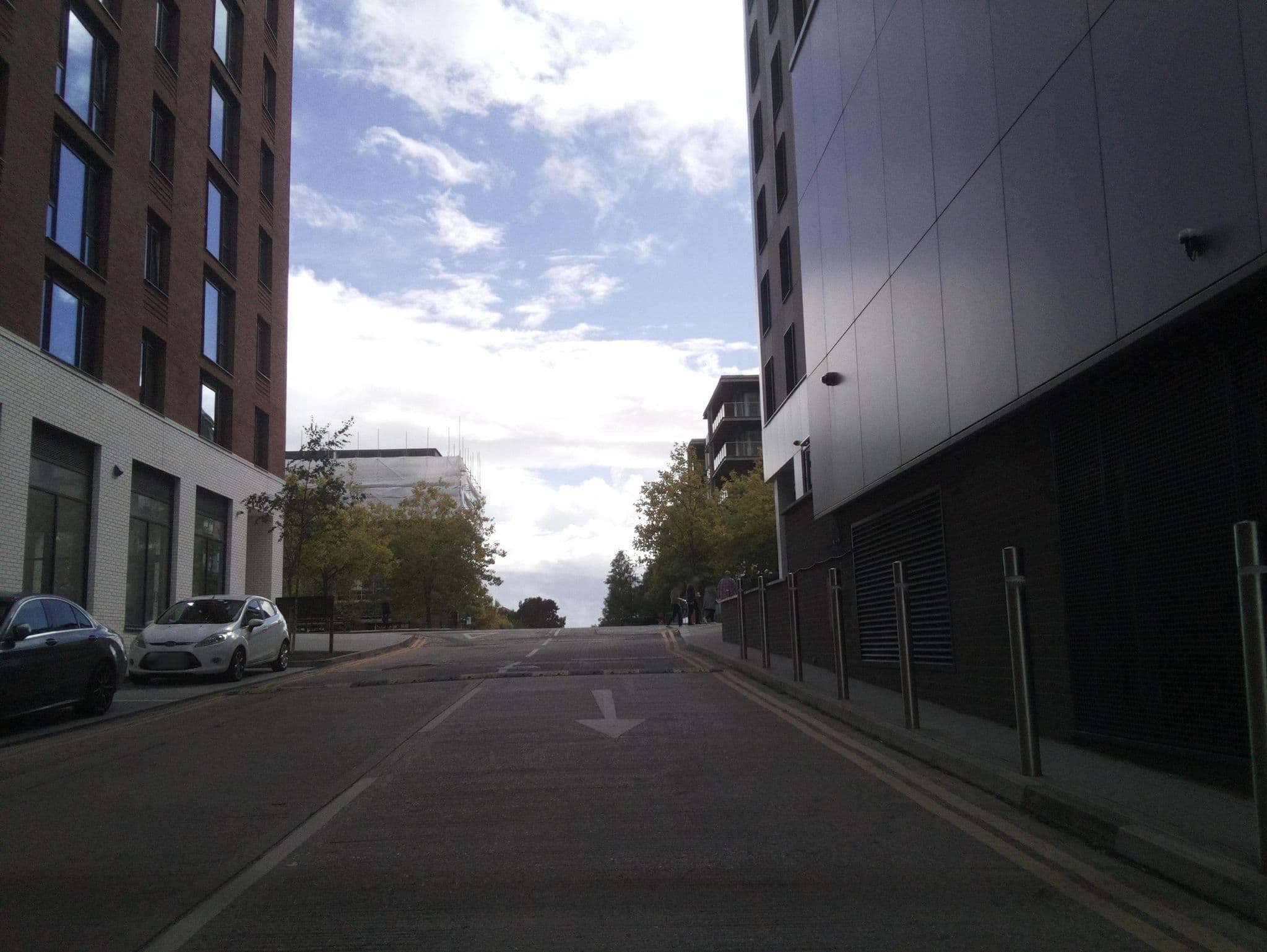 Street view near Moxy Milton Keynes, Milton Keynes — © southglos (CC BY-SA · Mapillary)