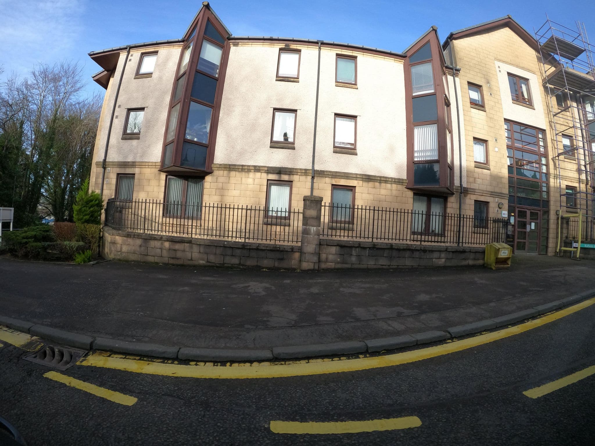 Street view near Kelvin Court, Kirkintilloch — © hobgoblin (CC BY-SA · Mapillary)